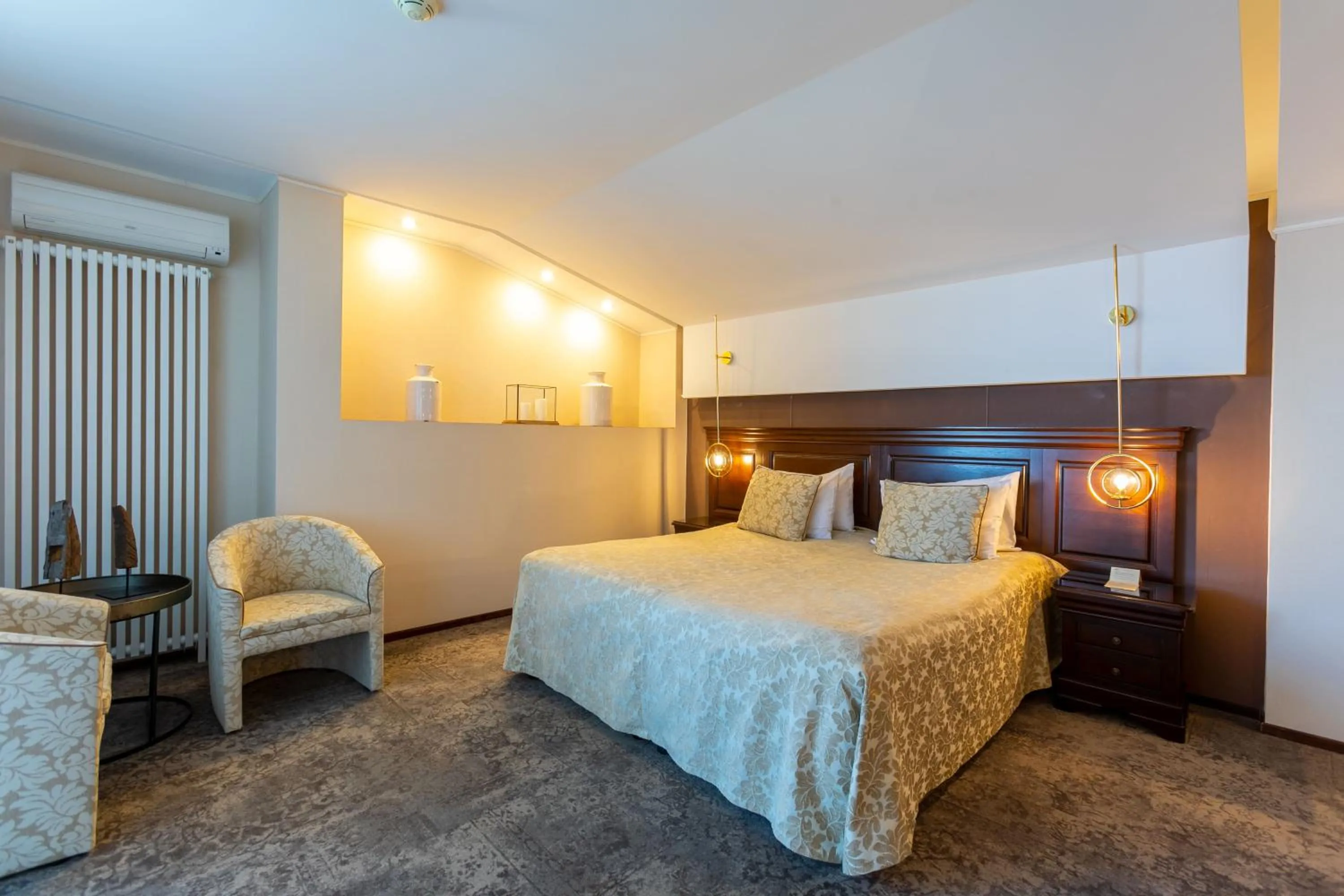 Bed in Alpin Resort Hotel