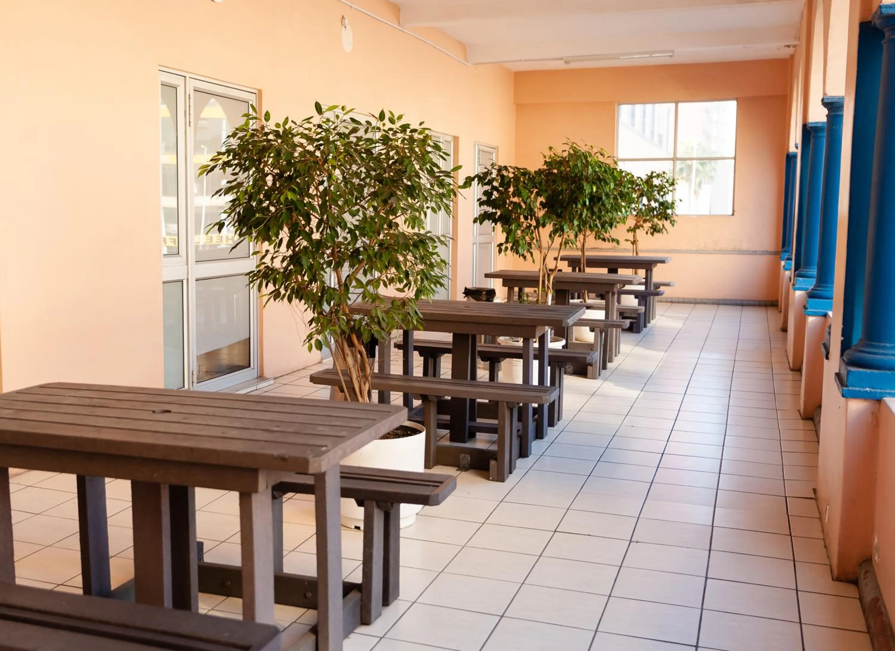 Bayside Hotel 100 Pixley Kaseme Street (West Street)