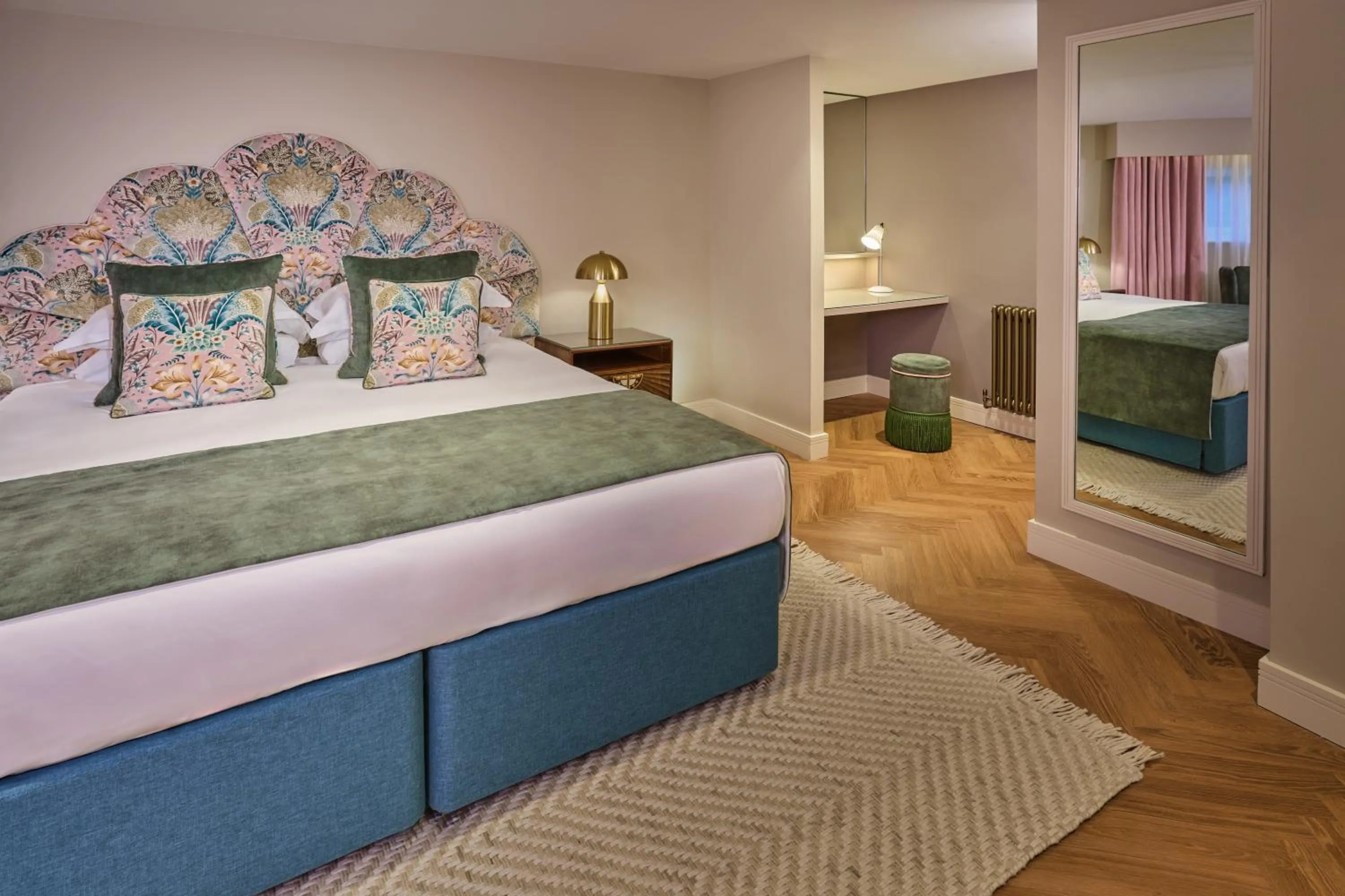 Bedroom, Bed in The Roseate Villa Bath