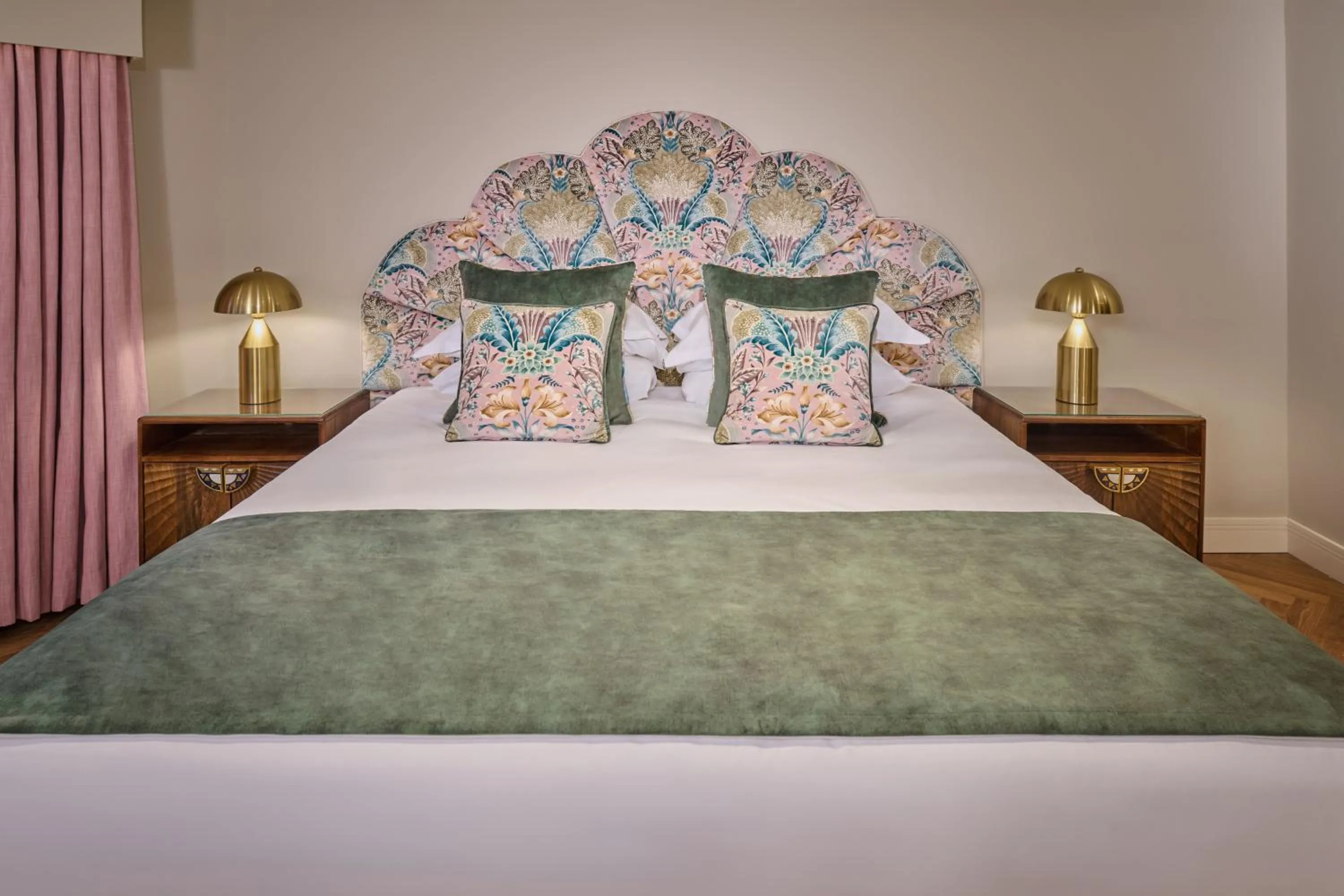 Bedroom, Bed in The Roseate Villa Bath