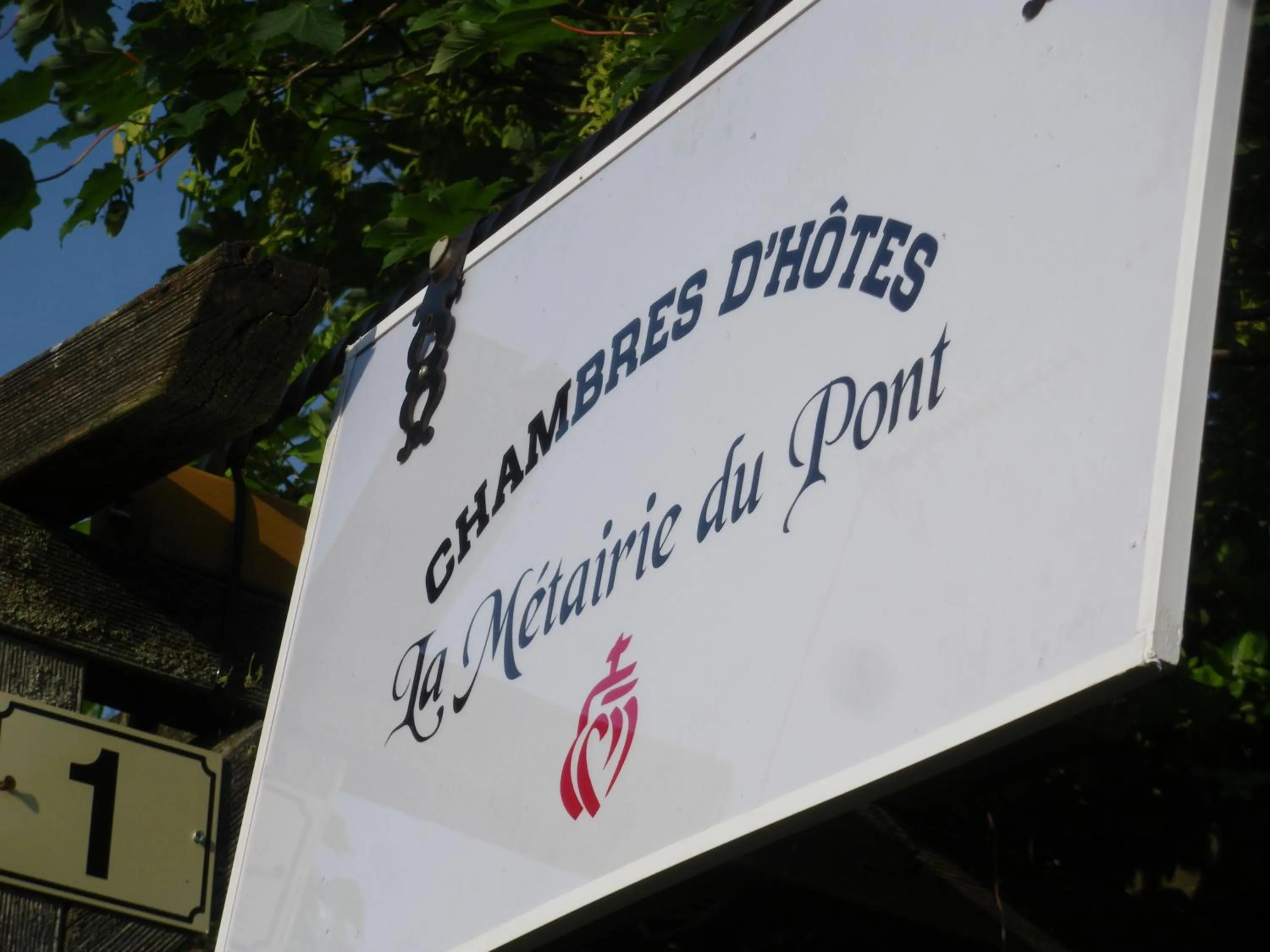 Property logo or sign in La Metairie du Pont