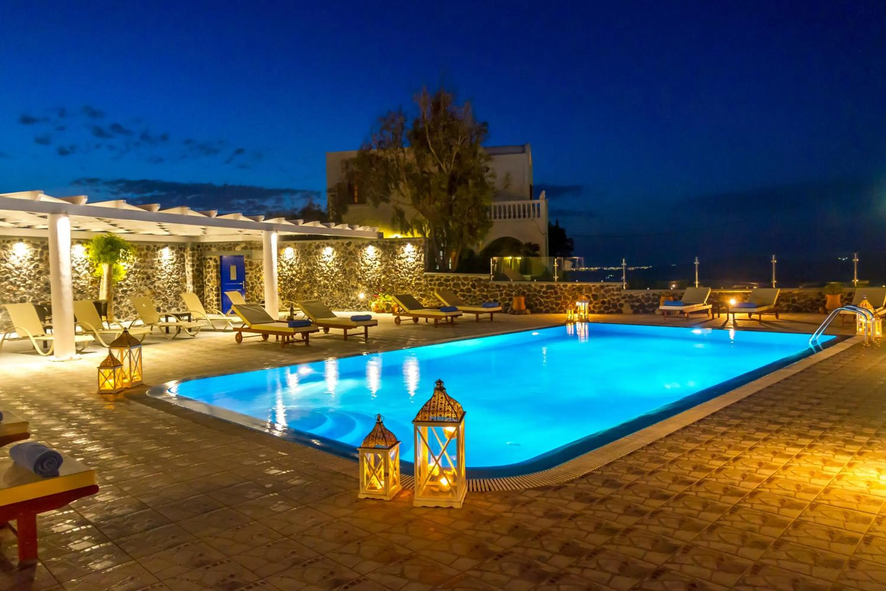 Facade/entrance in Sigal Villa