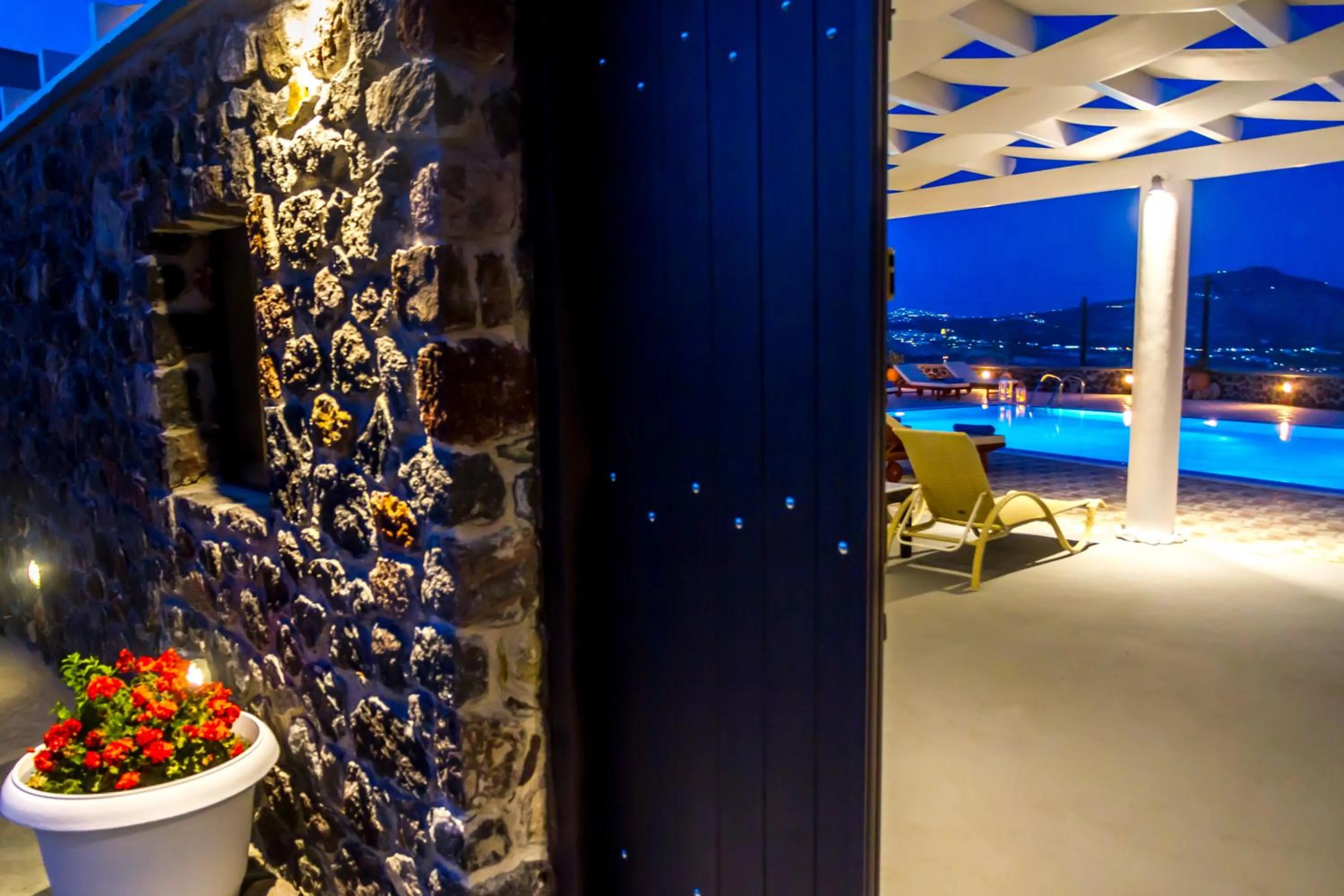 Facade/entrance in Sigal Villa