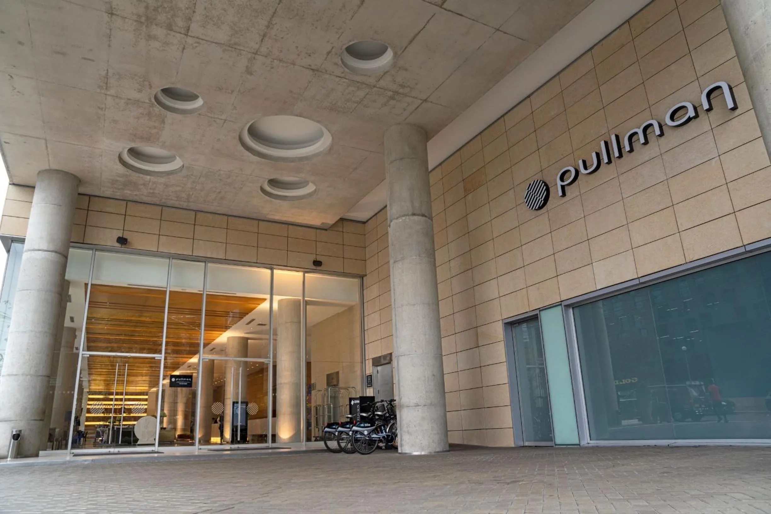 Facade/entrance in Pullman Lima San Isidro