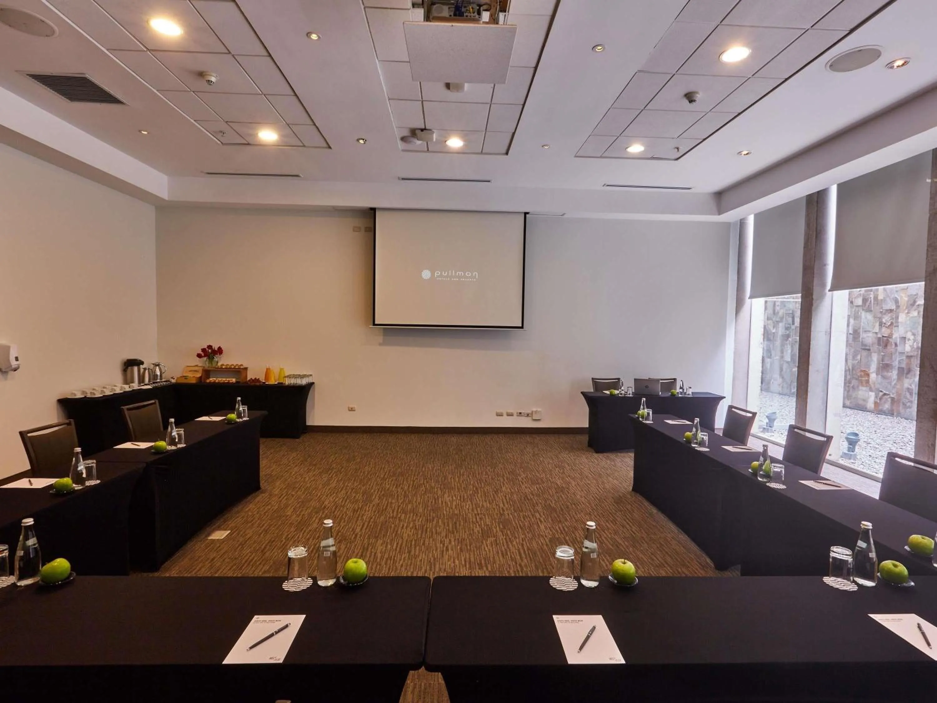 Meeting/conference room in Pullman Lima San Isidro