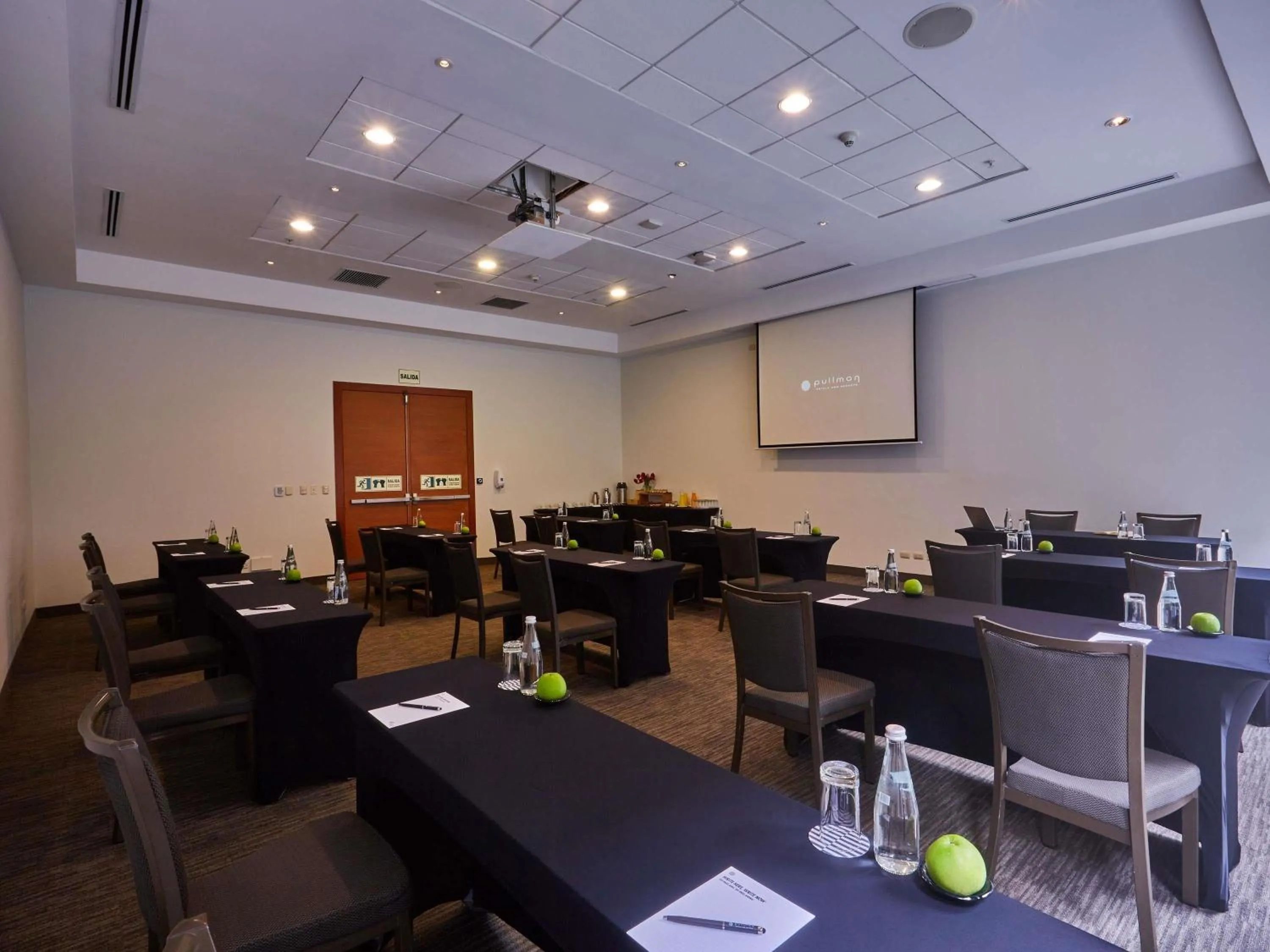 Meeting/conference room in Pullman Lima San Isidro