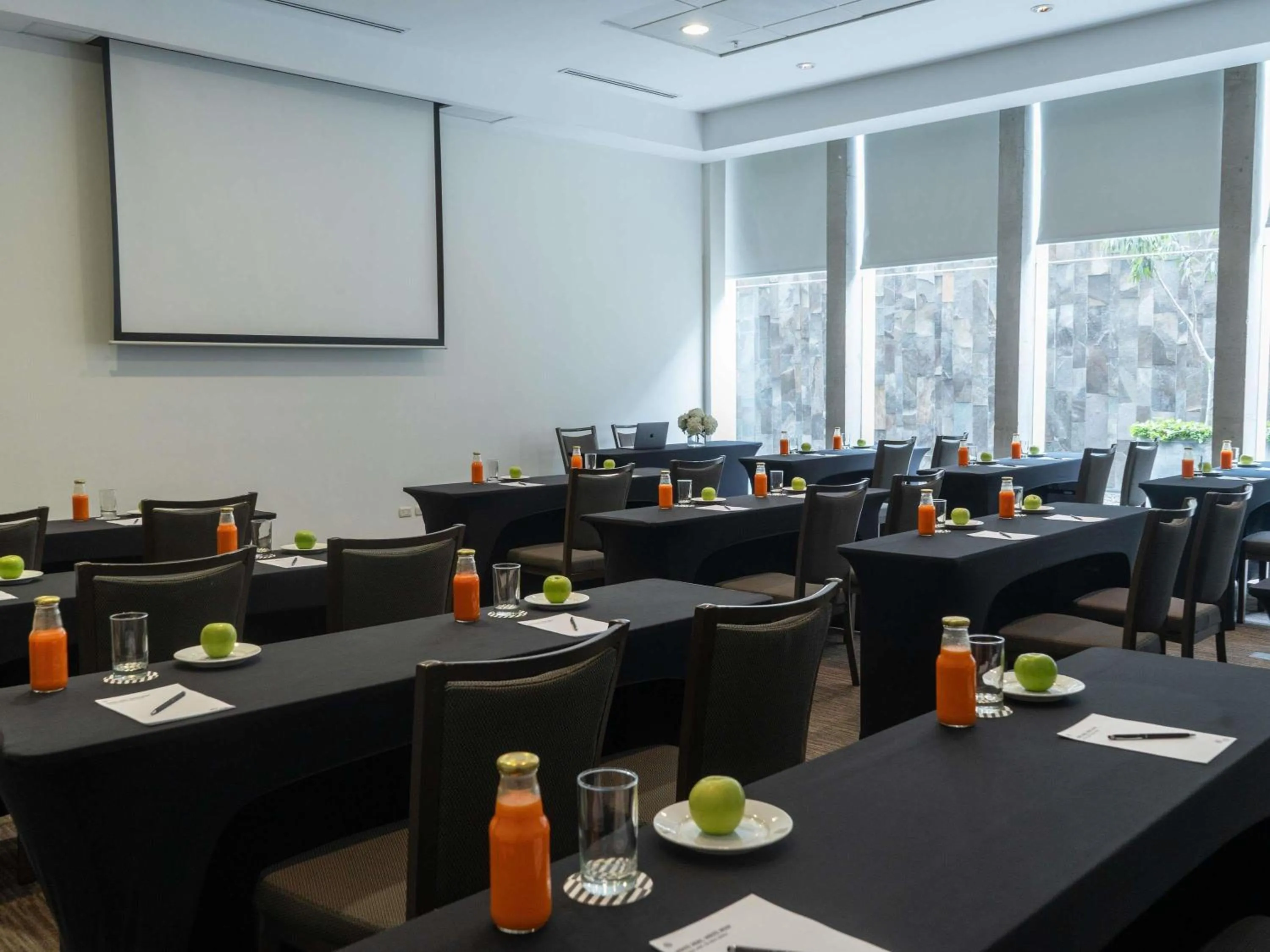 Meeting/conference room in Pullman Lima San Isidro