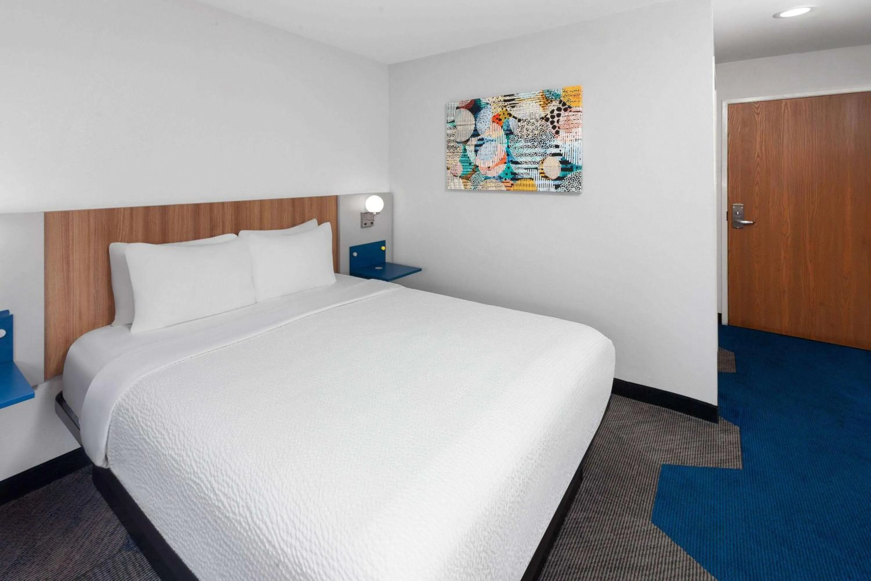 Photo of the whole room, Bed in Microtel Inn by Wyndham Janesville