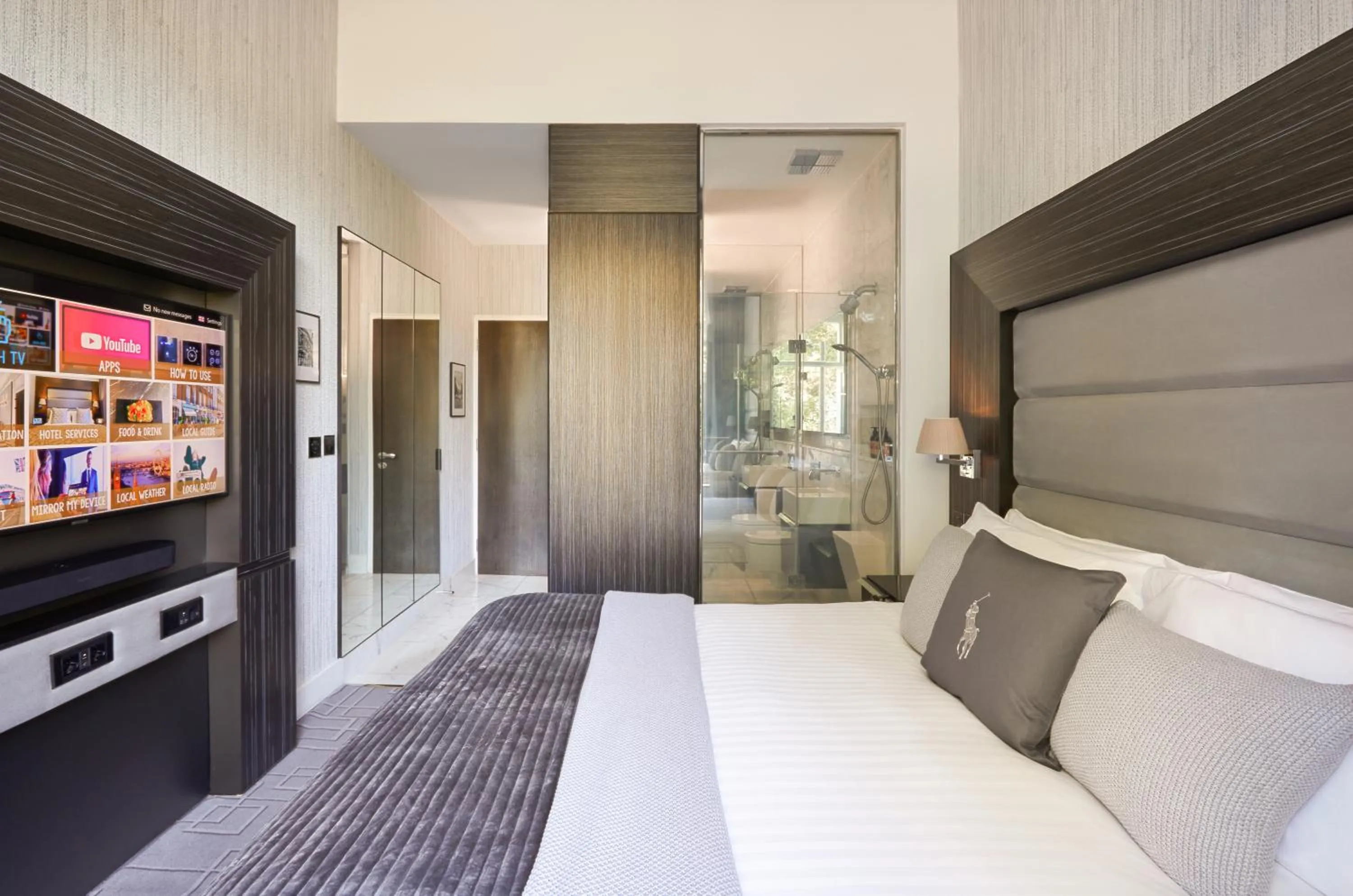 Bedroom, Bed in Eccleston Square Hotel