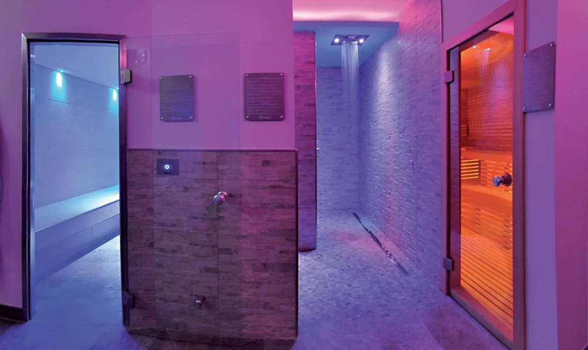 Steam room in Villa Flora
