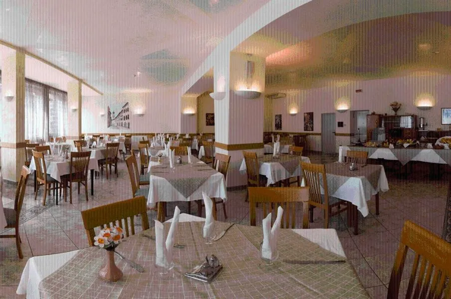 Restaurant/places to eat in Villa Flora