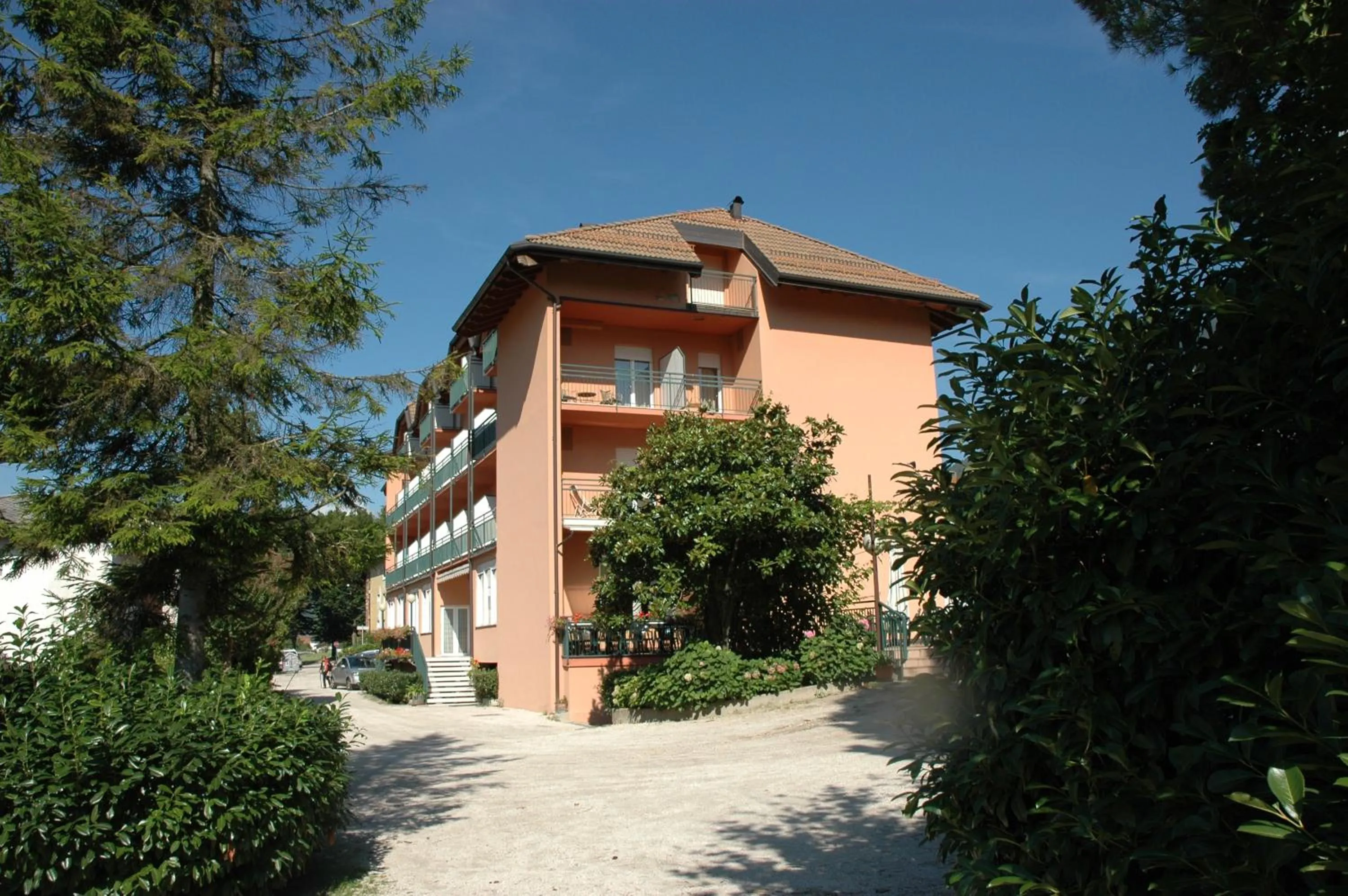 Property building in Villa Flora