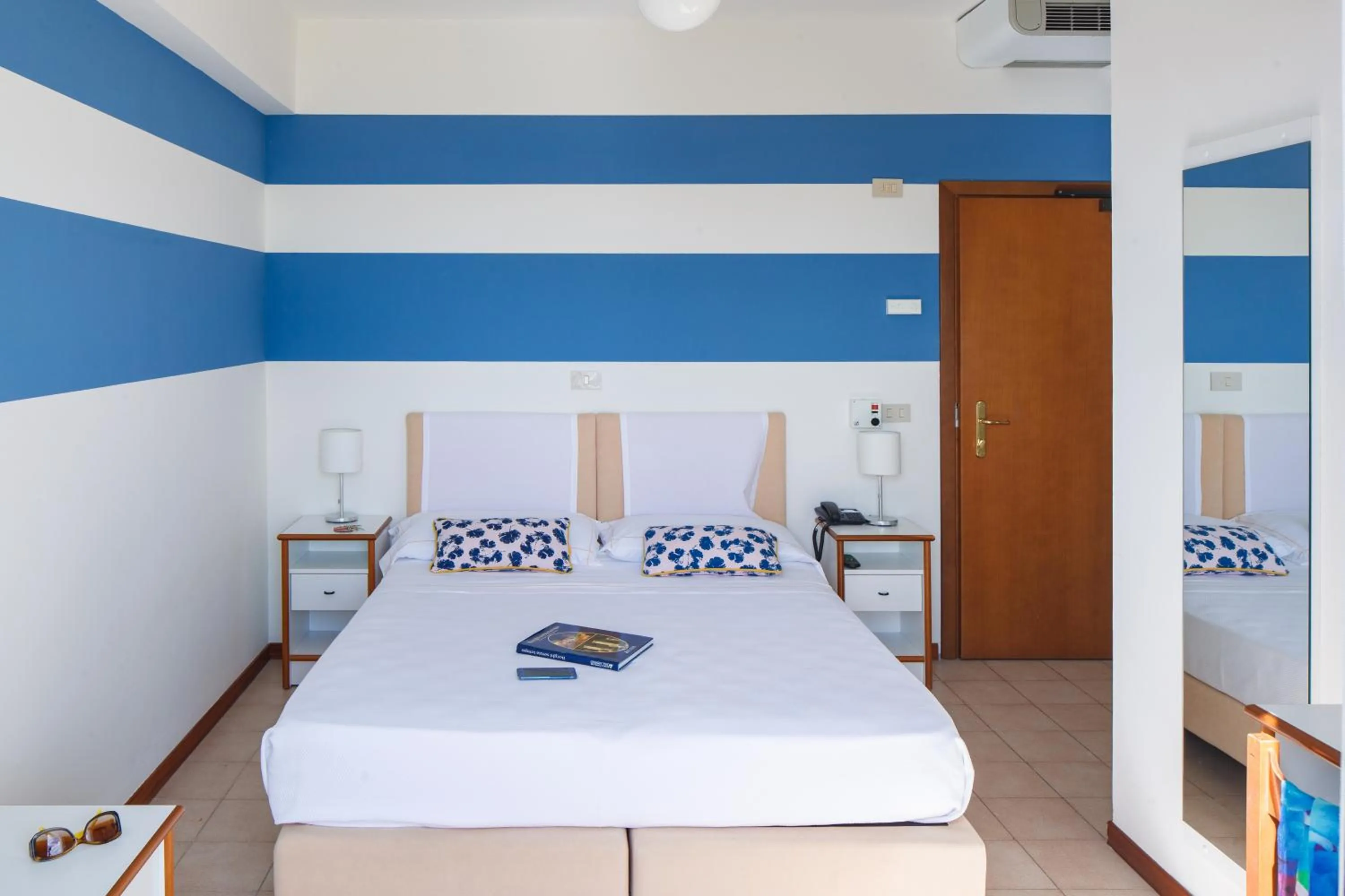 UNA HOTELS Imperial Beach Hotel