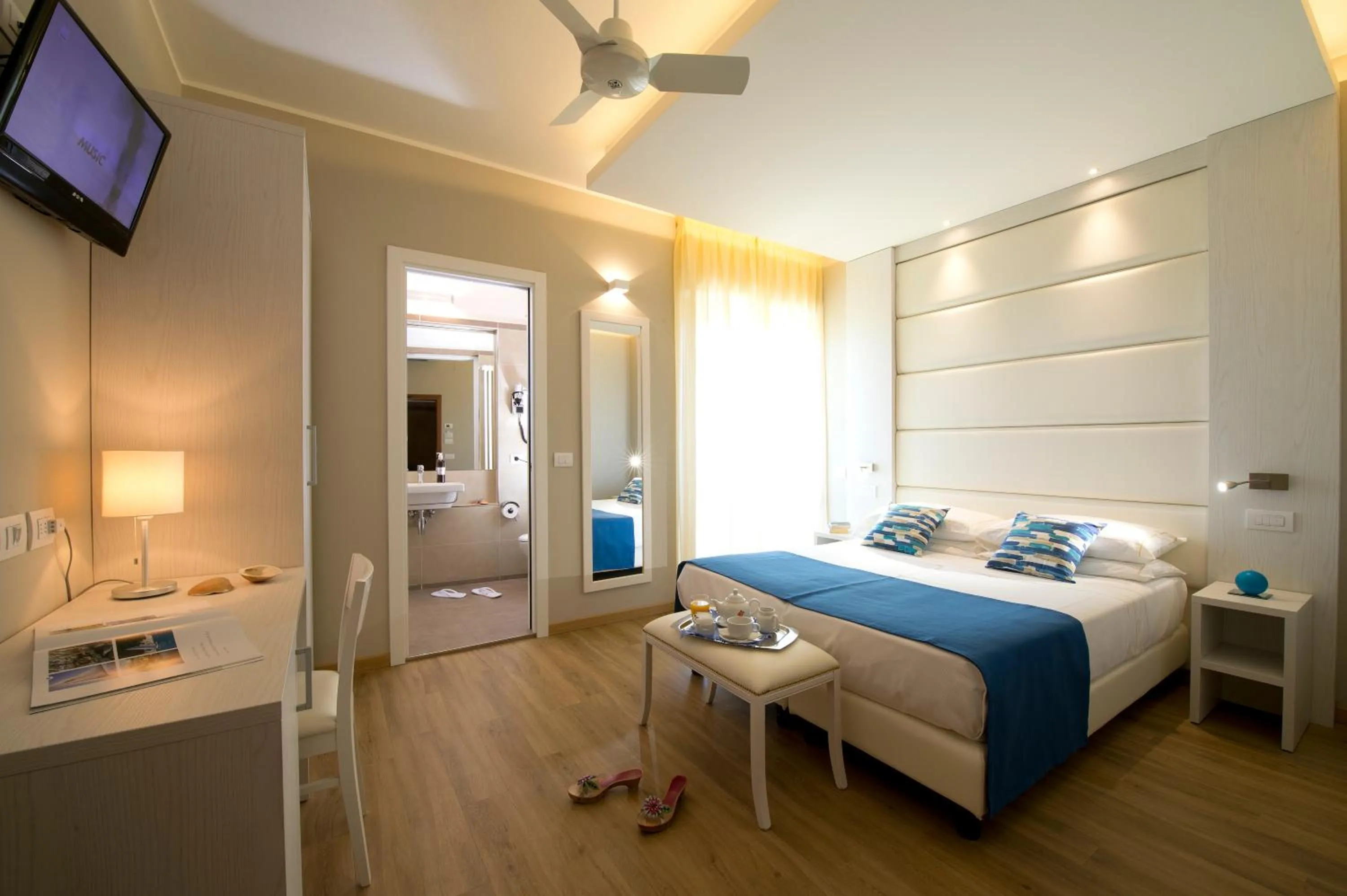 Bed in UNA HOTELS Imperial Beach Hotel