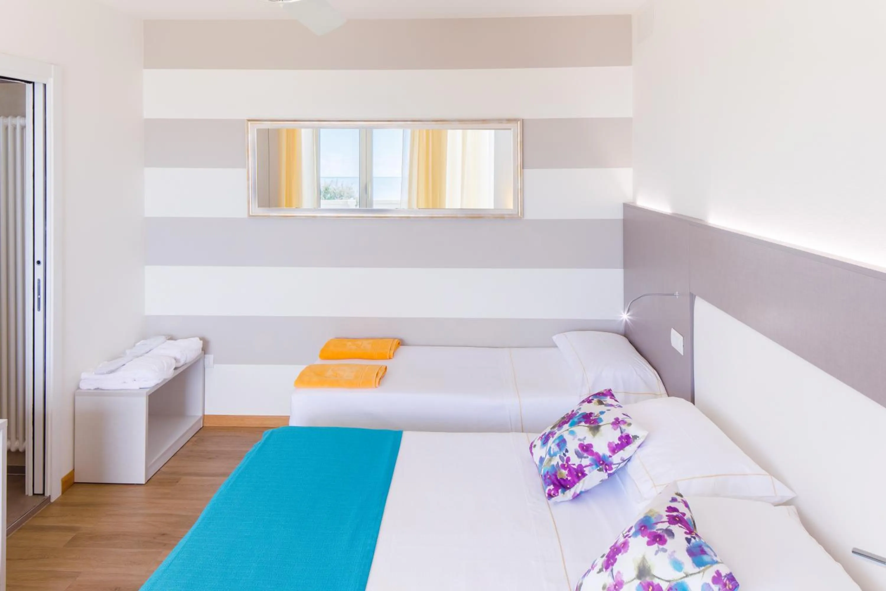 UNA HOTELS Imperial Beach Hotel