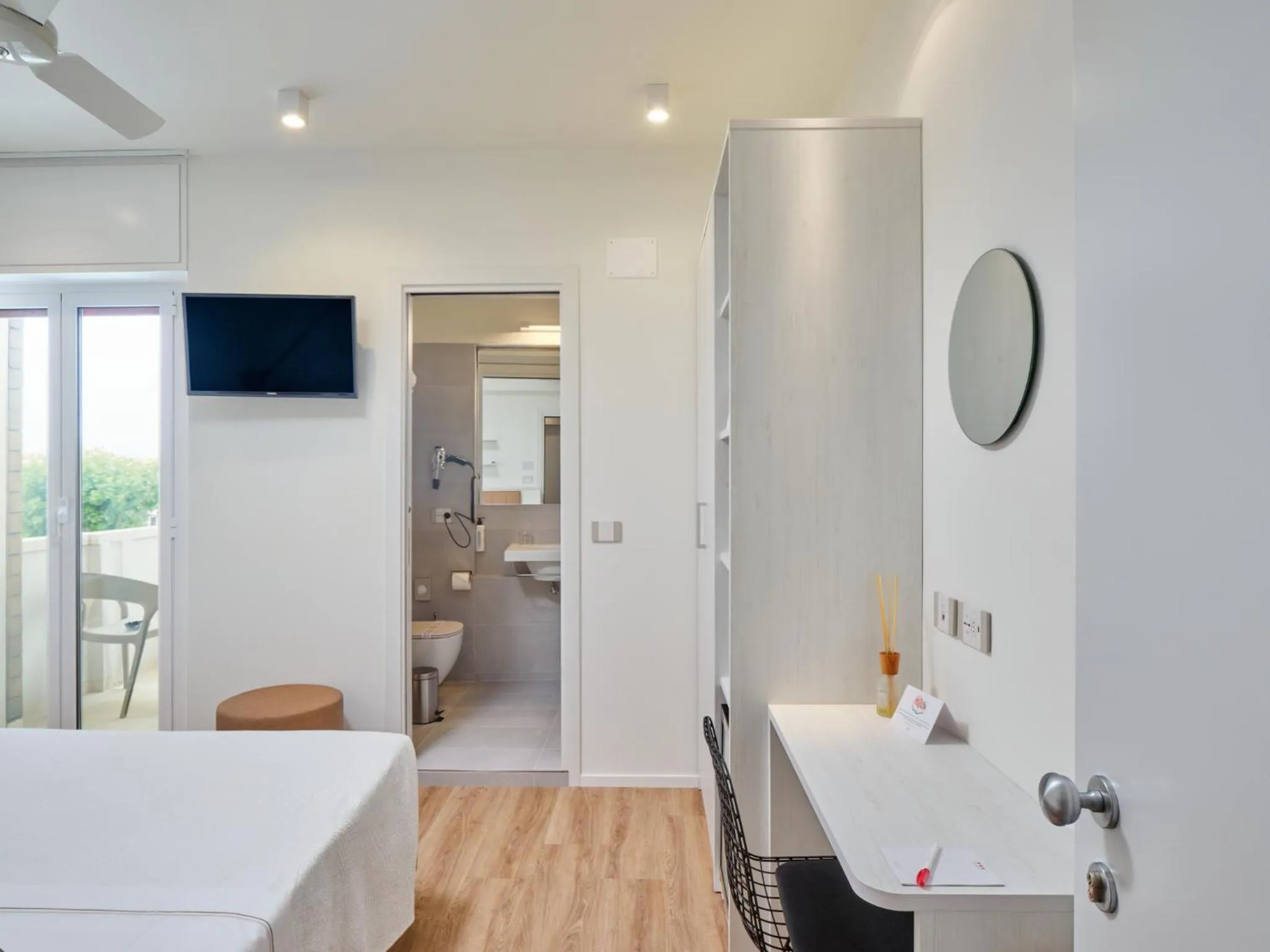 TV and multimedia in UNA HOTELS Imperial Beach Hotel