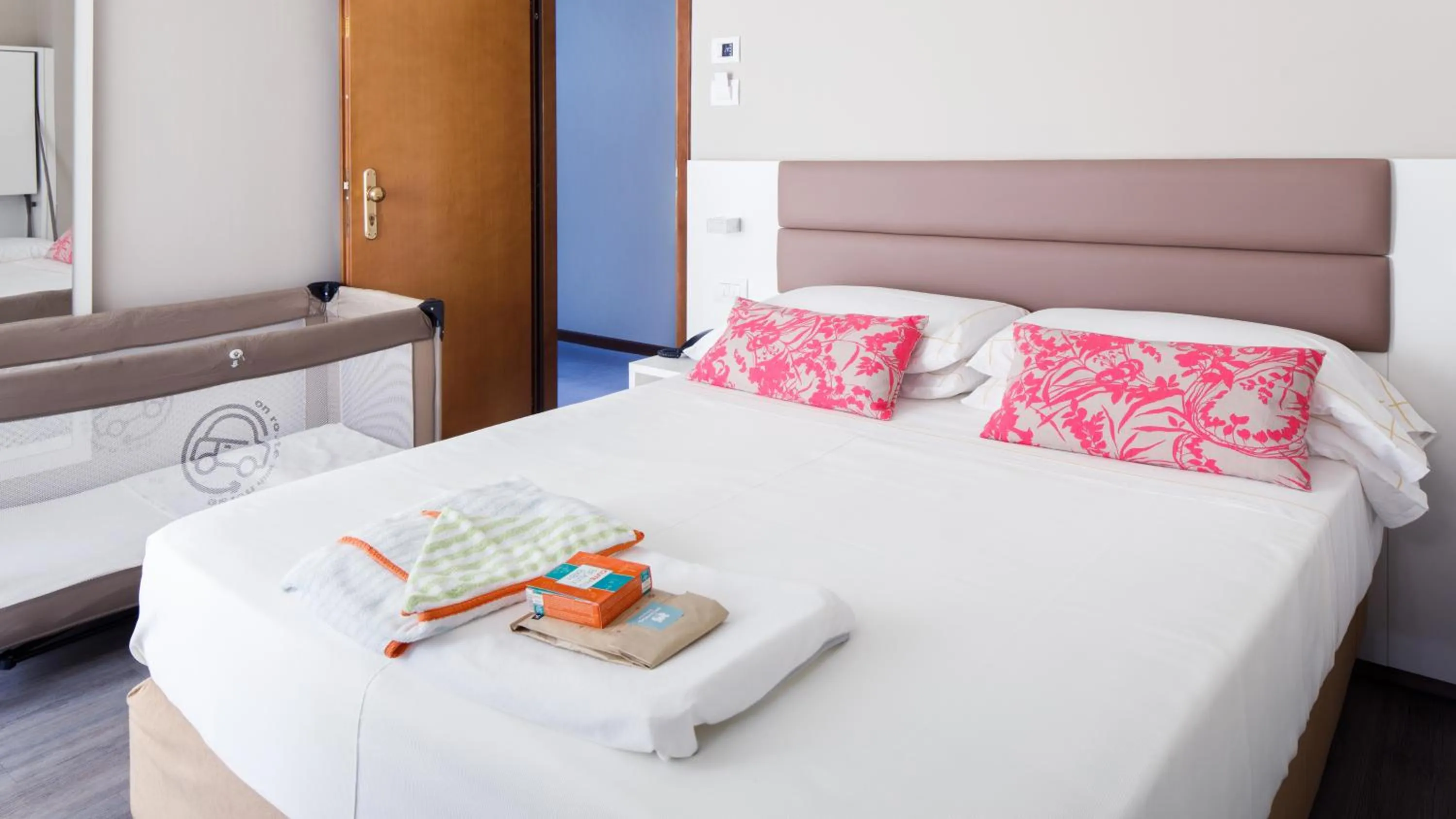 UNA HOTELS Imperial Beach Hotel