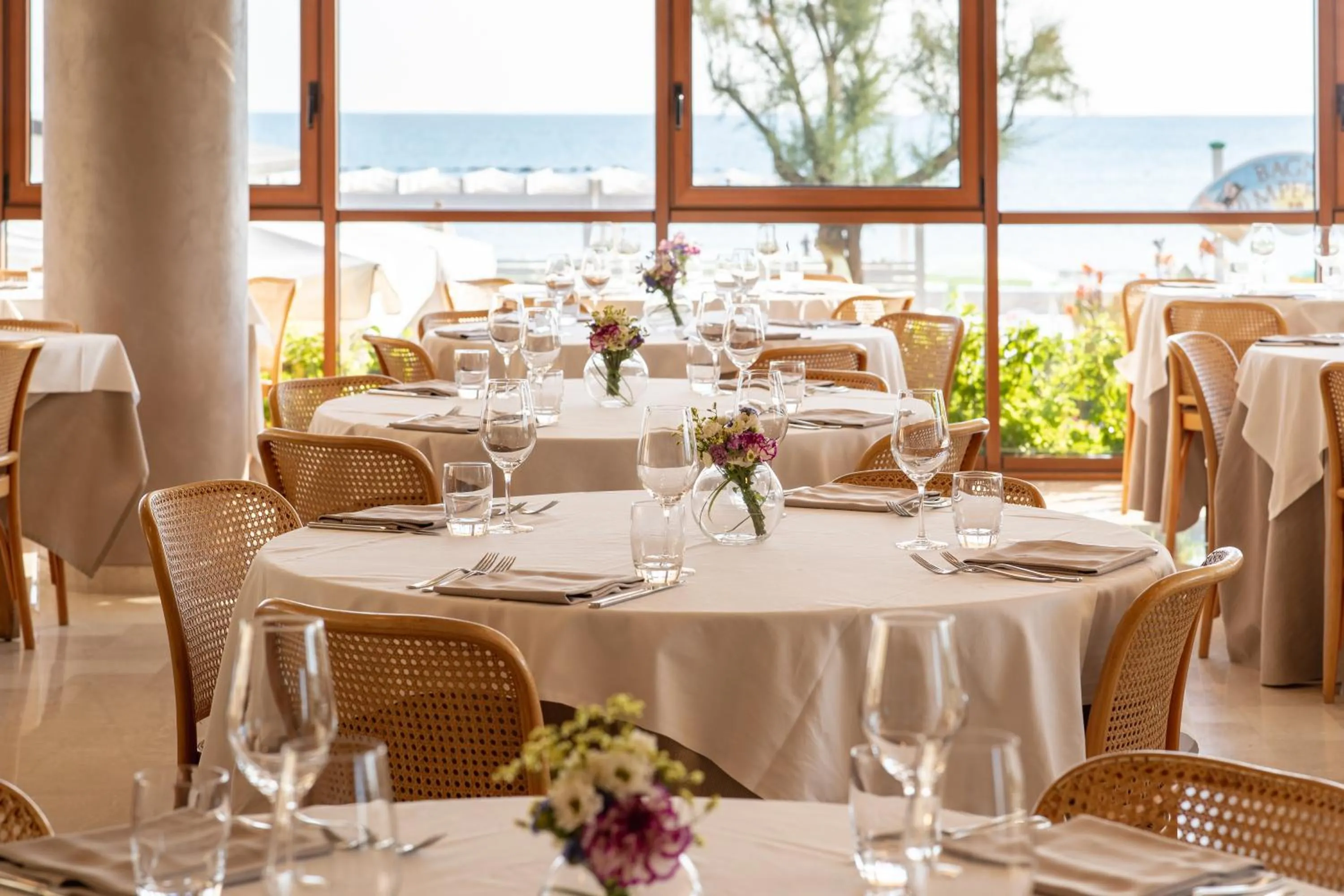 Restaurant/places to eat in UNA HOTELS Imperial Beach Hotel