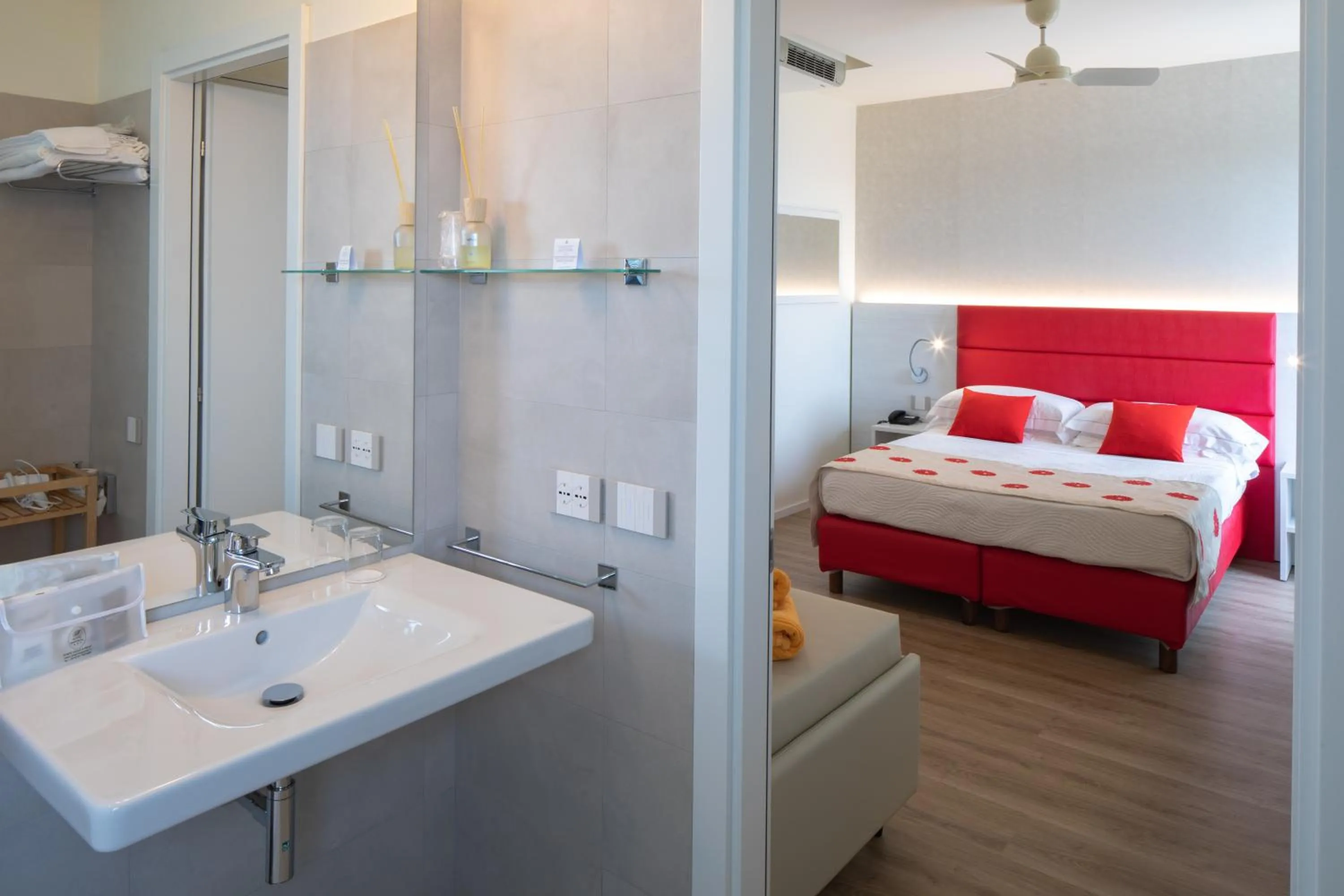 UNA HOTELS Imperial Beach Hotel