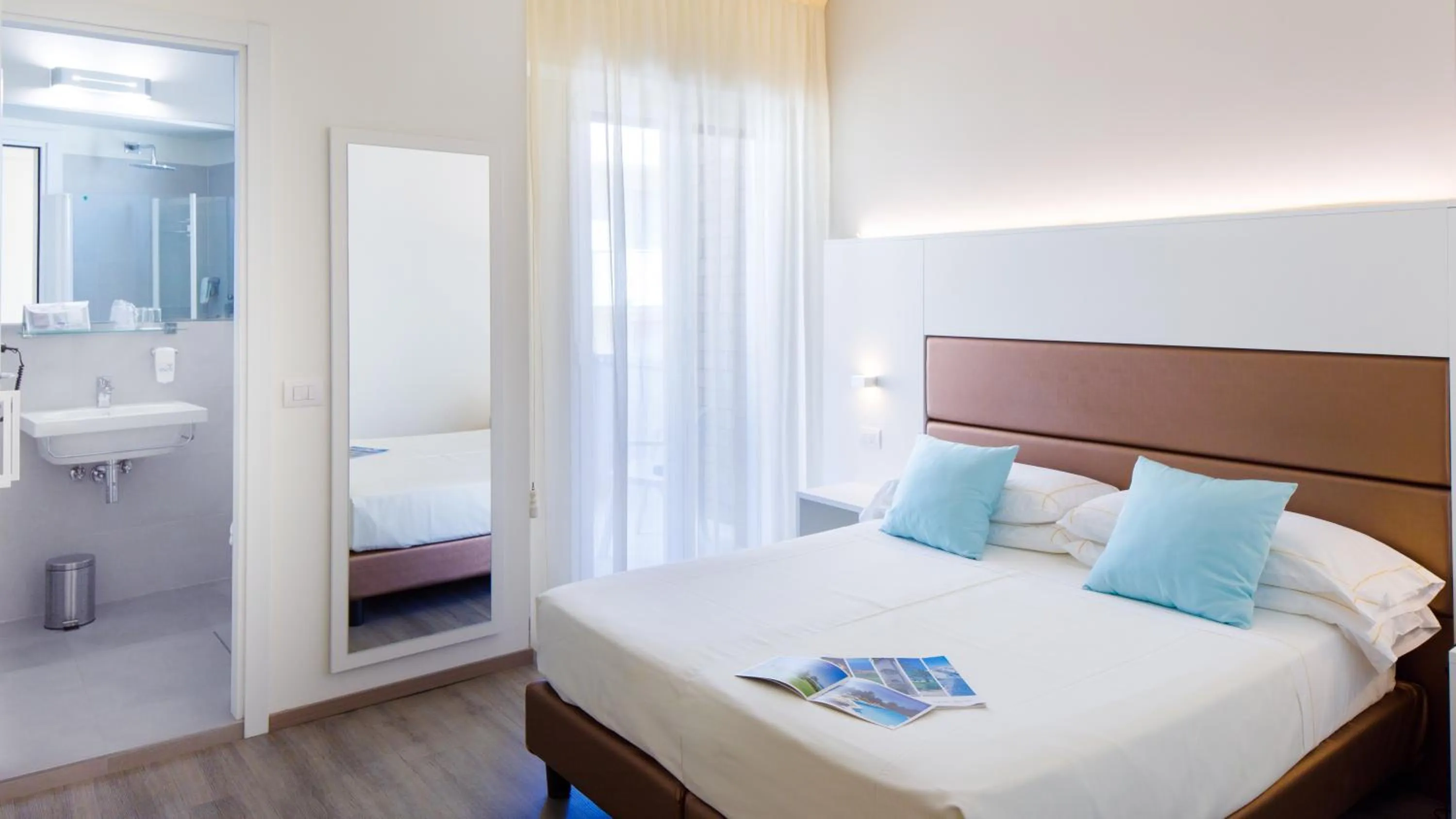 UNA HOTELS Imperial Beach Hotel