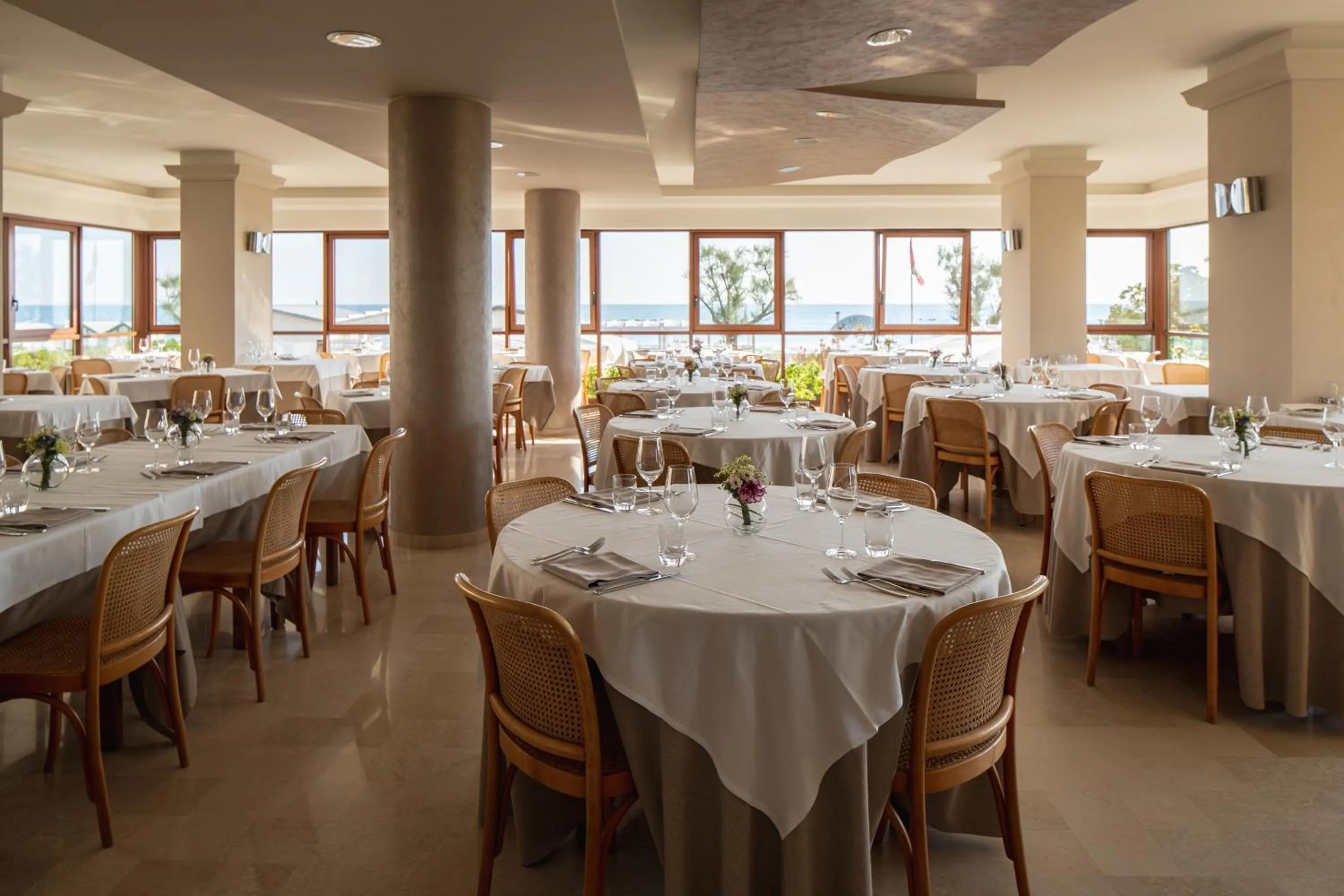 Restaurant/places to eat in UNA HOTELS Imperial Beach Hotel