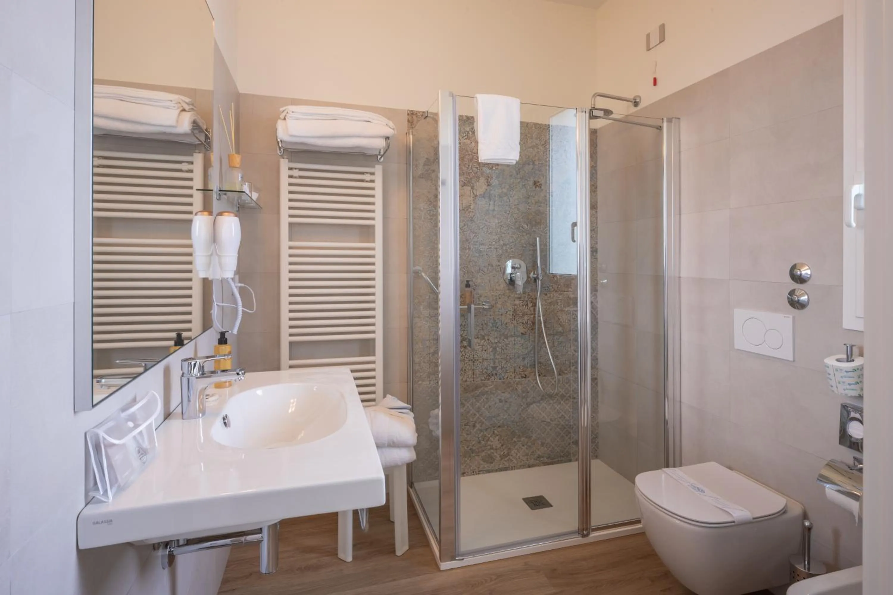 UNA HOTELS Imperial Beach Hotel