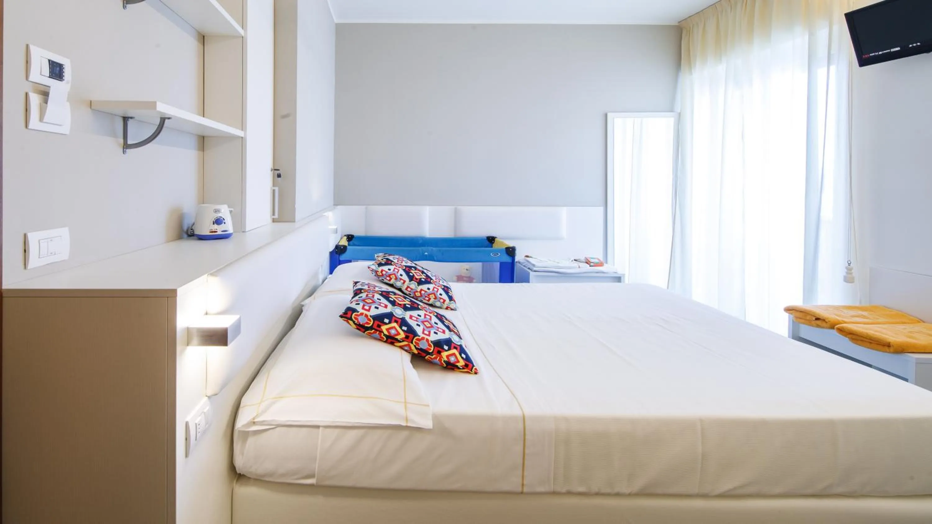 UNA HOTELS Imperial Beach Hotel