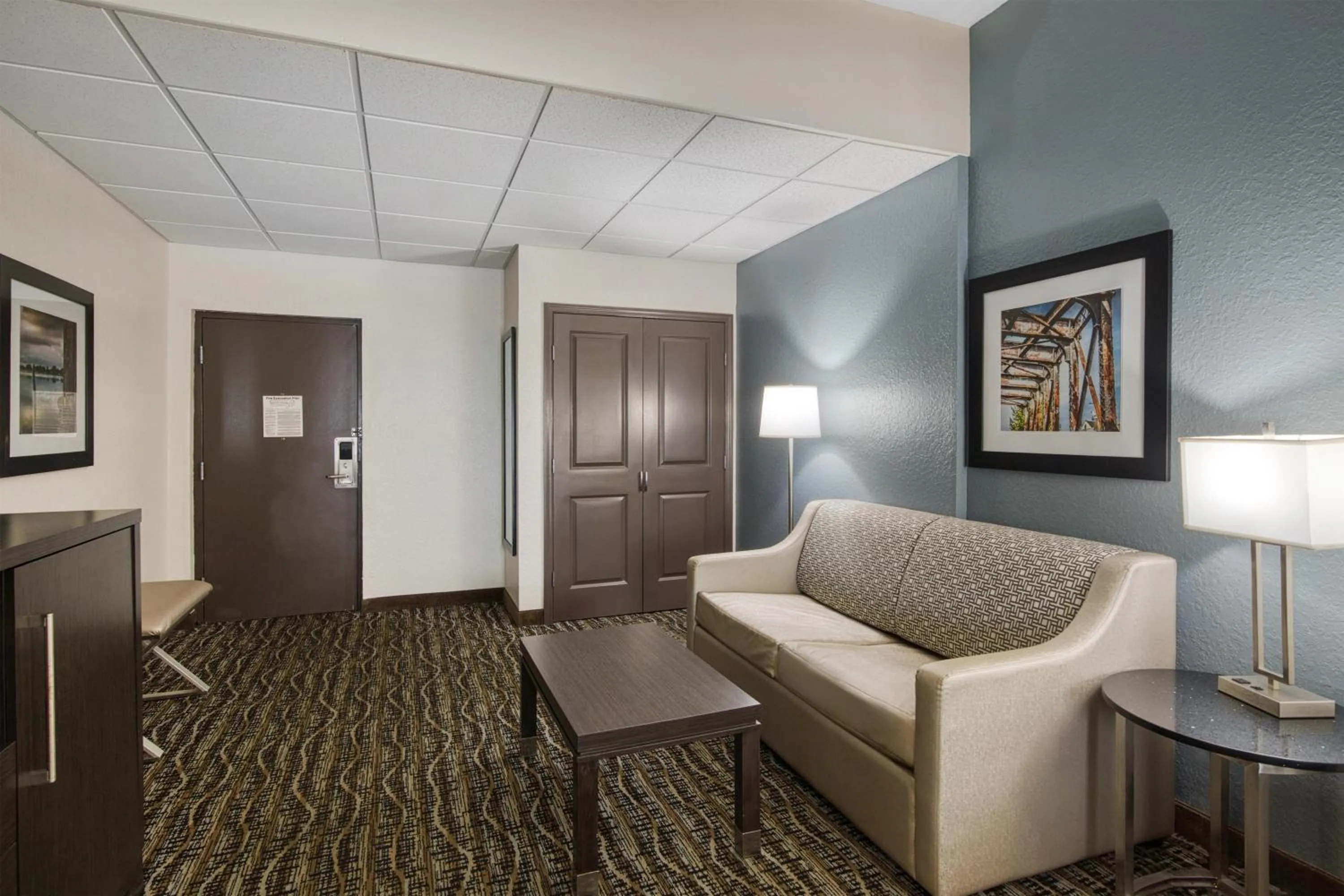 Bedroom in Best Western Waldo Inn & Suites