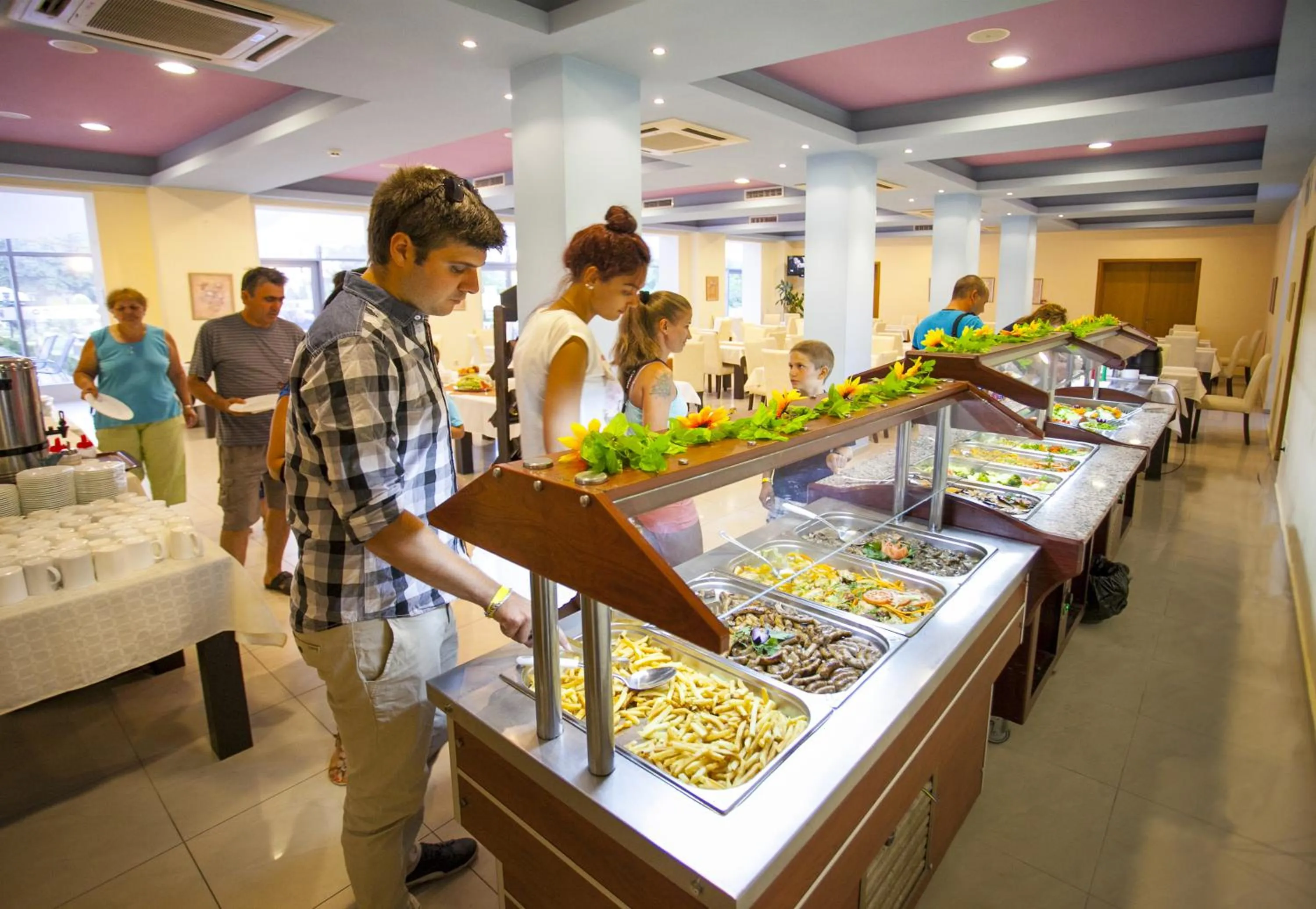 Restaurant/places to eat in Melsa COOP Hotel