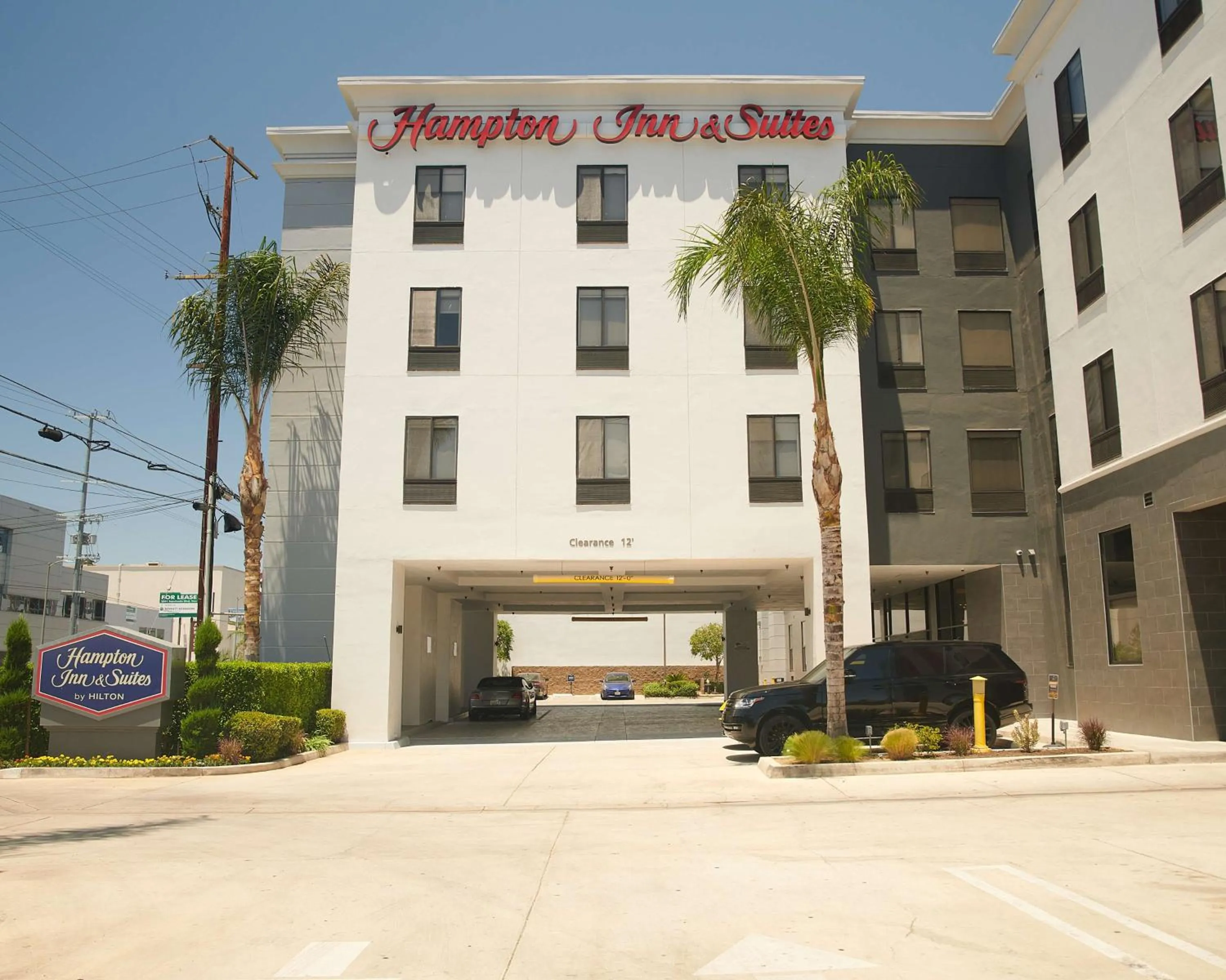 Property building in Hampton Inn & Suites Sherman Oaks