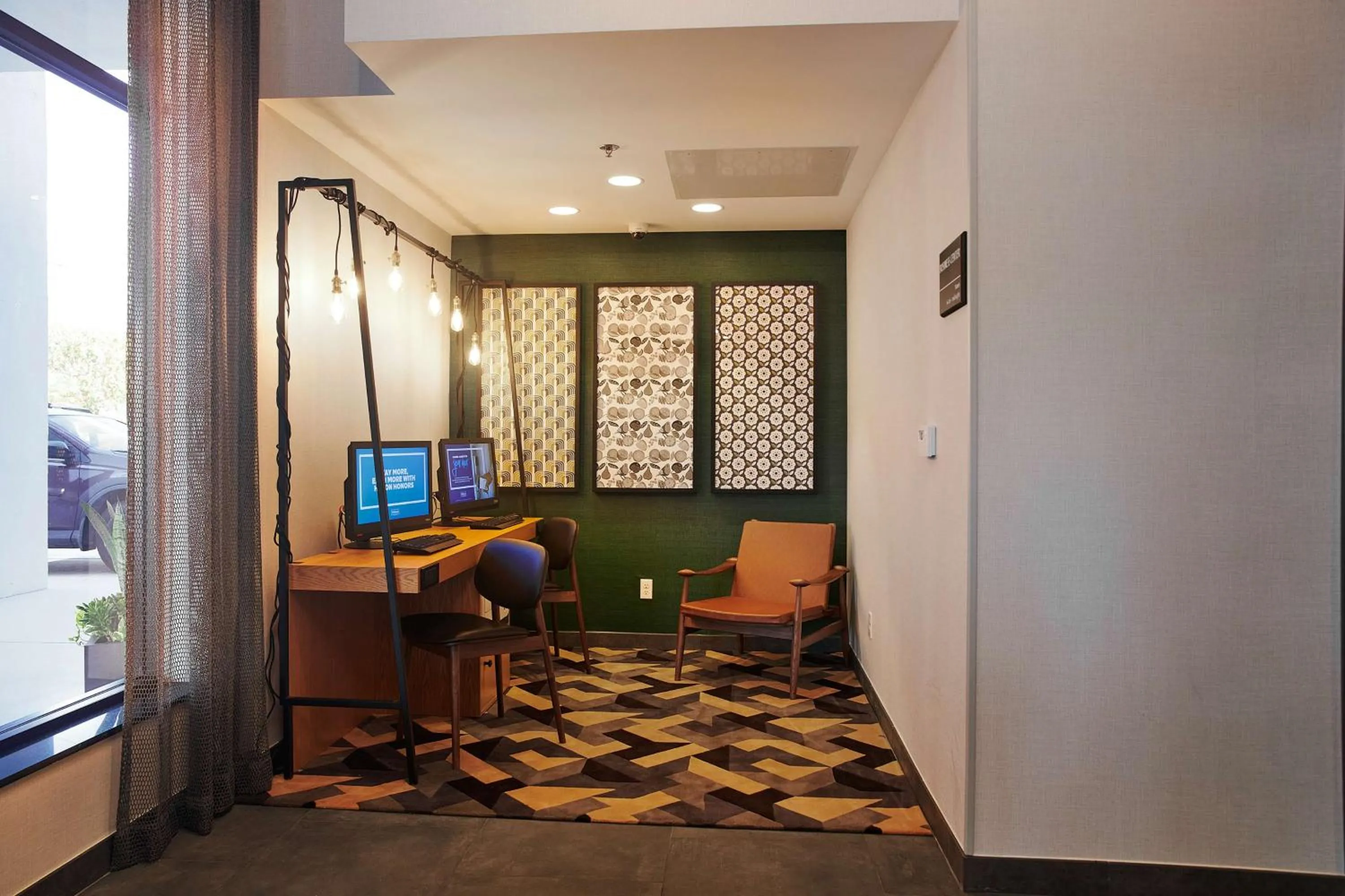 Business facilities in Hampton Inn & Suites Sherman Oaks