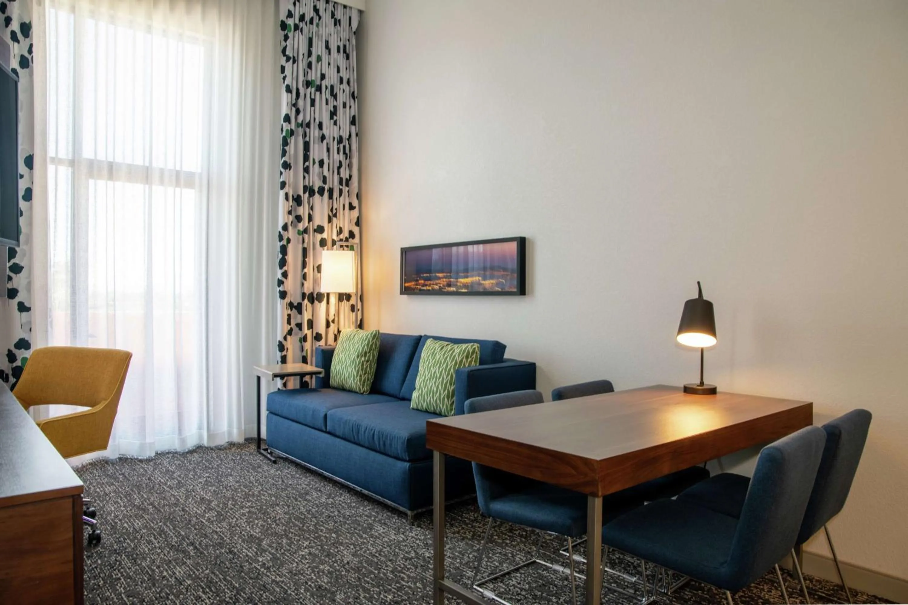 Bedroom in Hampton Inn & Suites Sherman Oaks