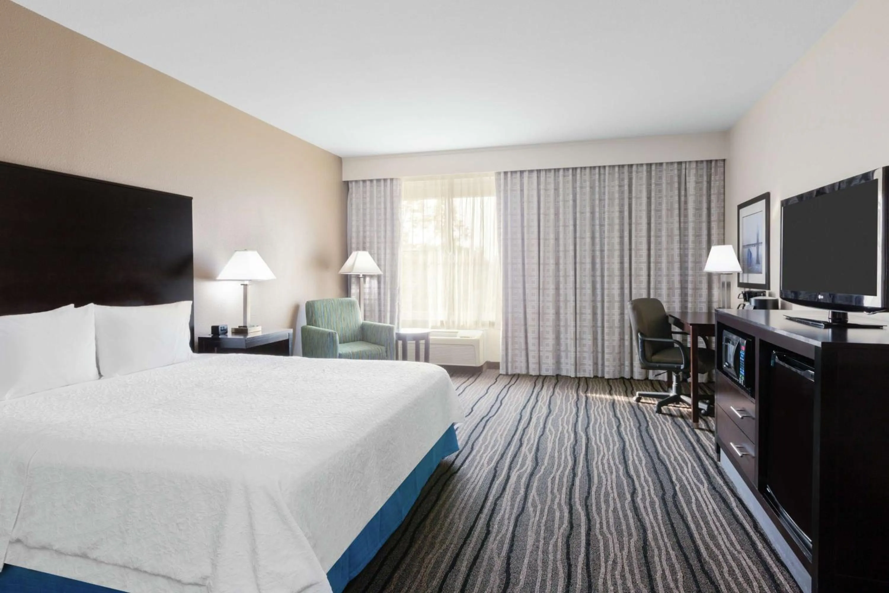 Bedroom, Bed in Hampton Inn & Suites Mountain View