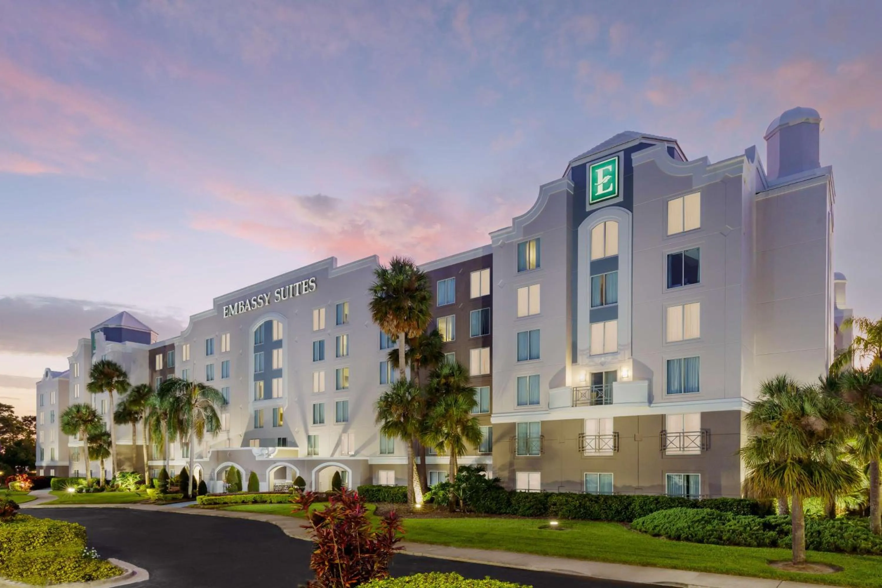 Property building in Embassy Suites by Hilton Orlando Lake Buena Vista Resort