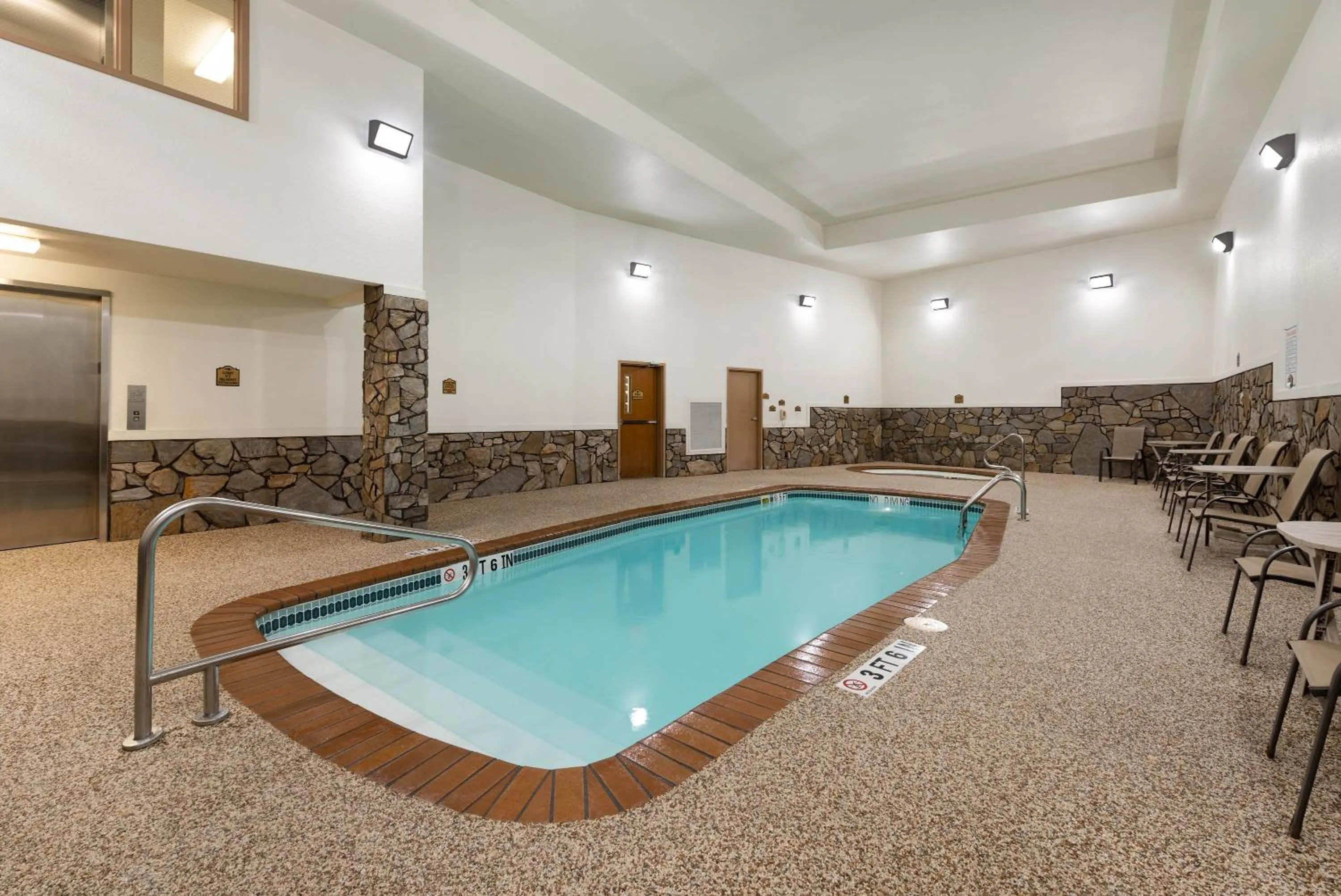 Swimming pool in Super 8 by Wyndham Hill City/Mt Rushmore/ Area