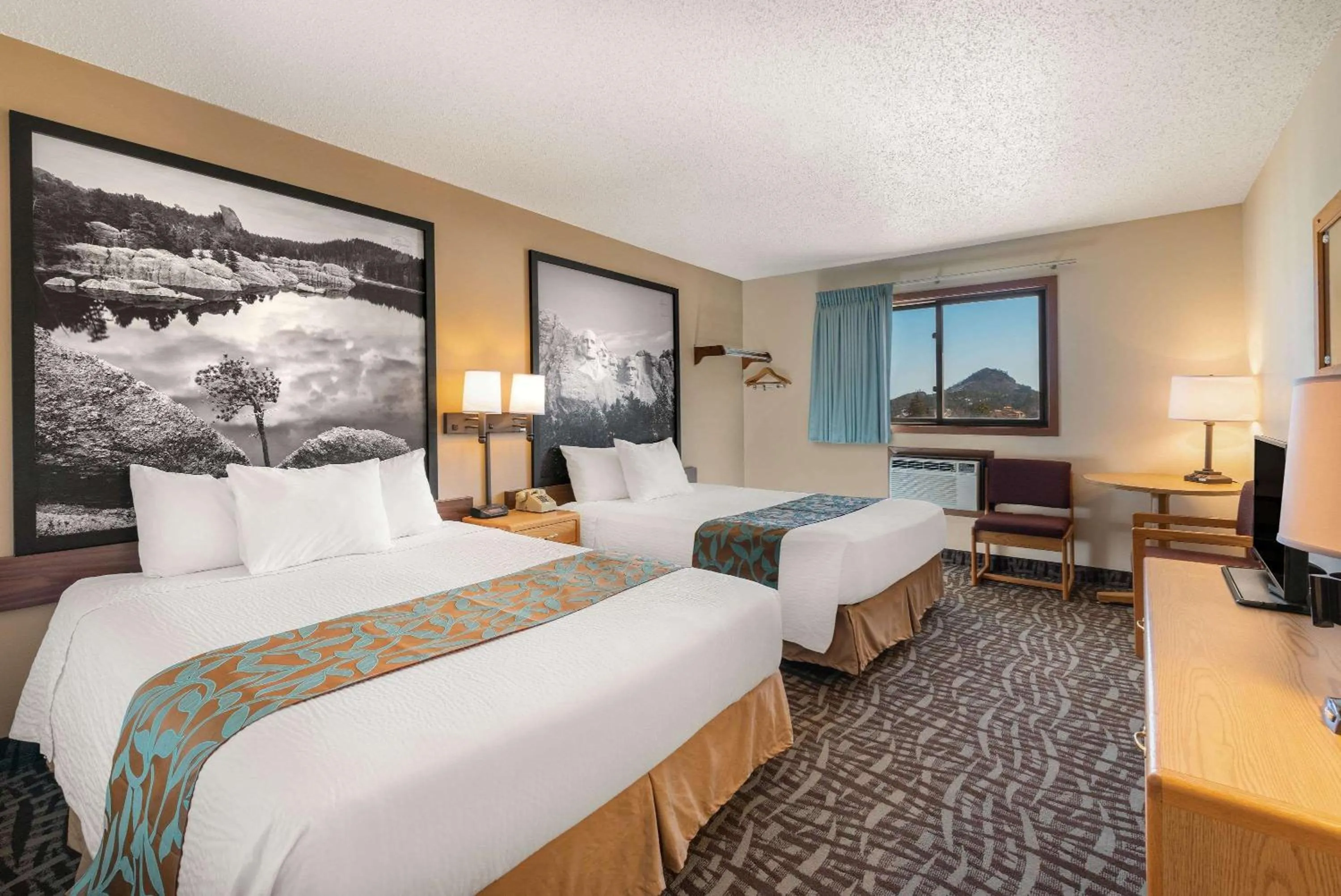 Photo of the whole room, Bed in Super 8 by Wyndham Hill City/Mt Rushmore/ Area