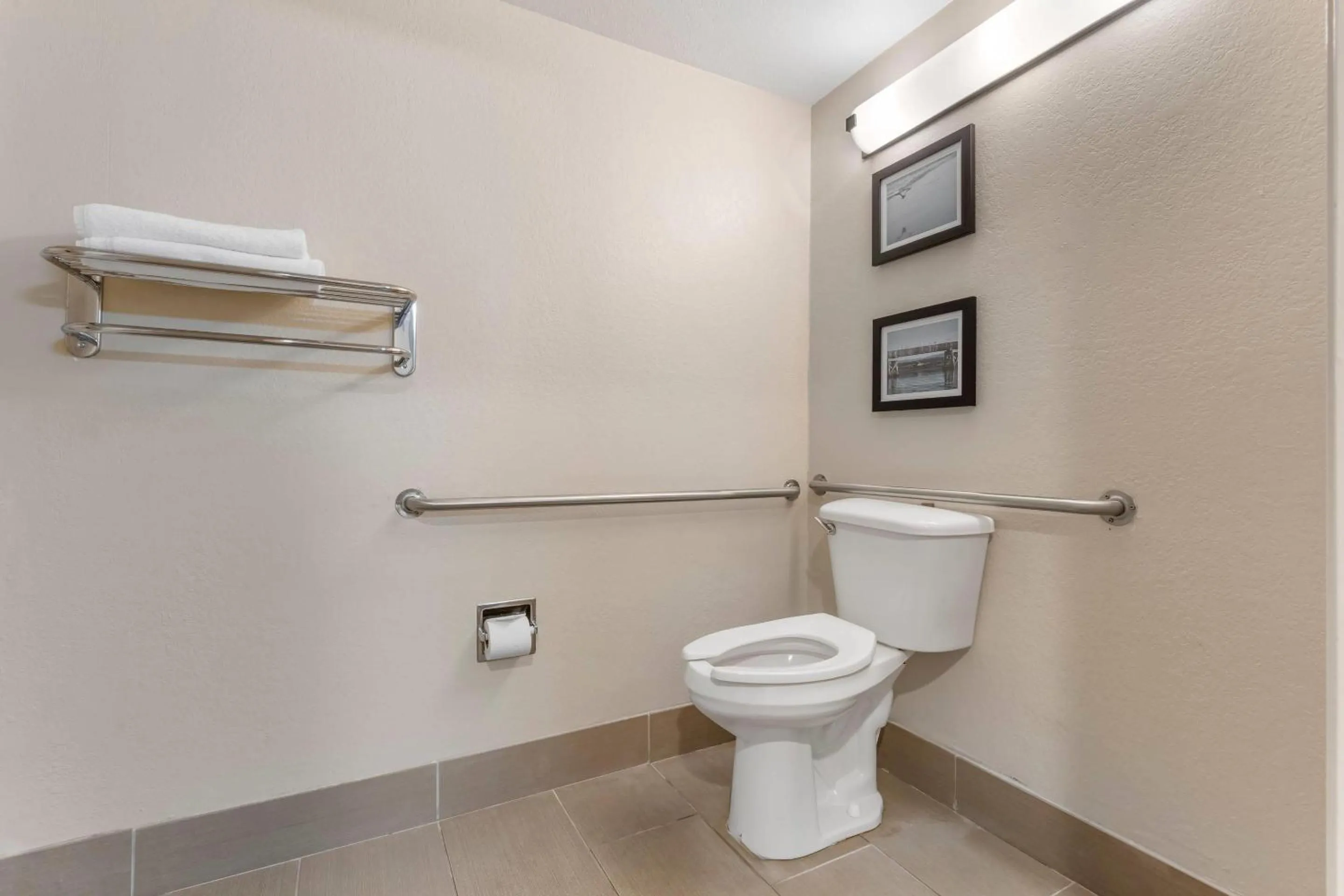 Bedroom in Comfort Inn Arcata