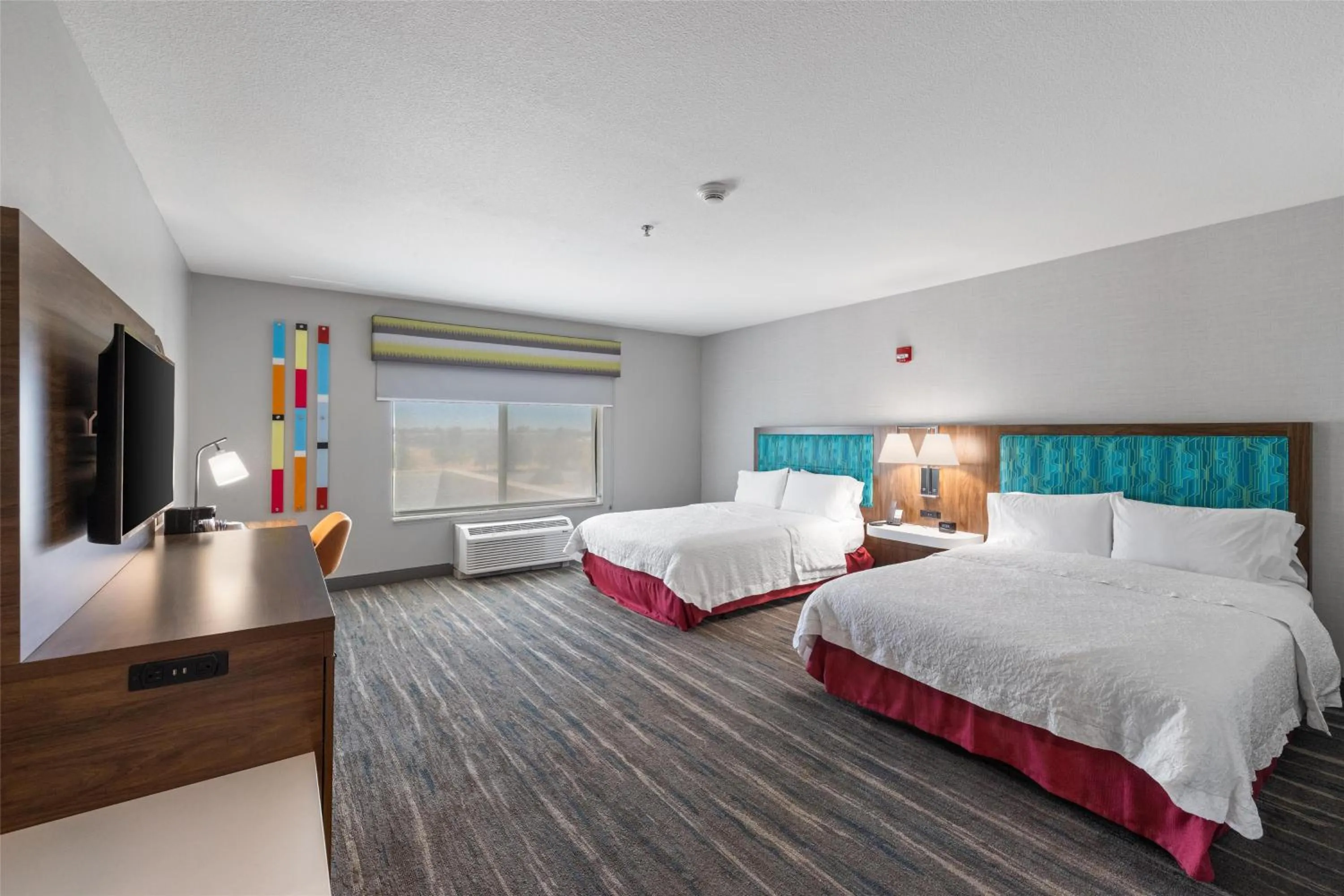 Bed in Hampton Inn & Suites Madera