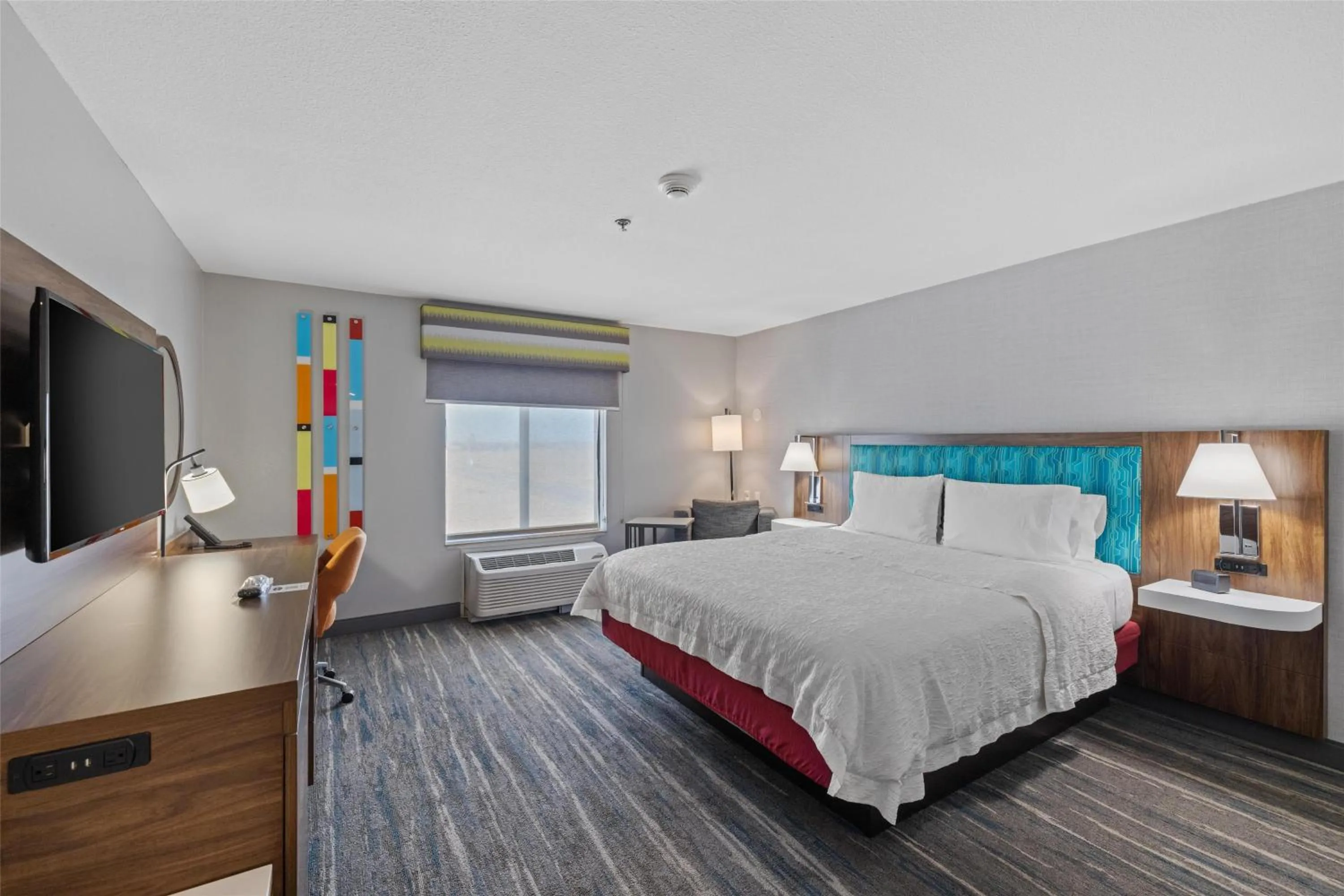 Bed in Hampton Inn & Suites Madera