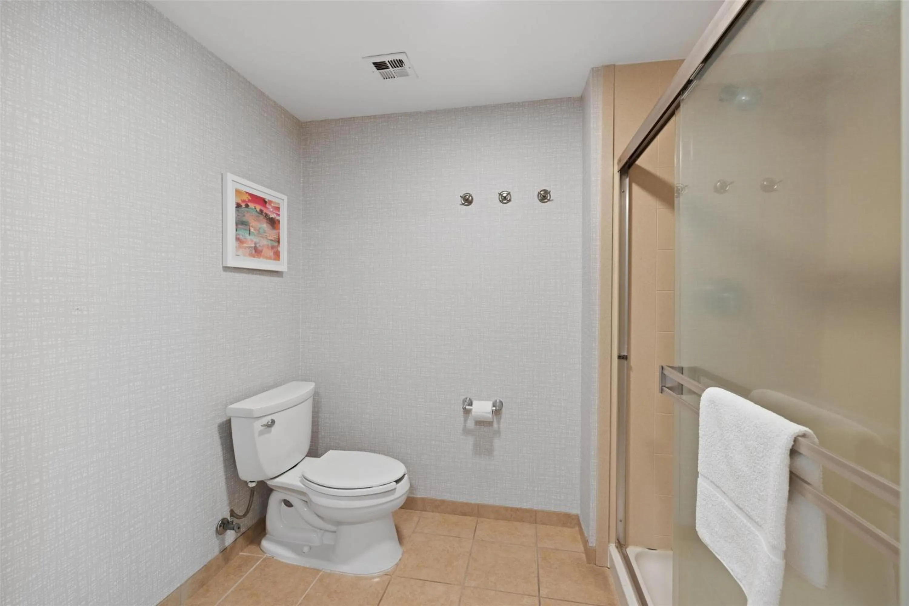 Bathroom in Hampton Inn & Suites Madera