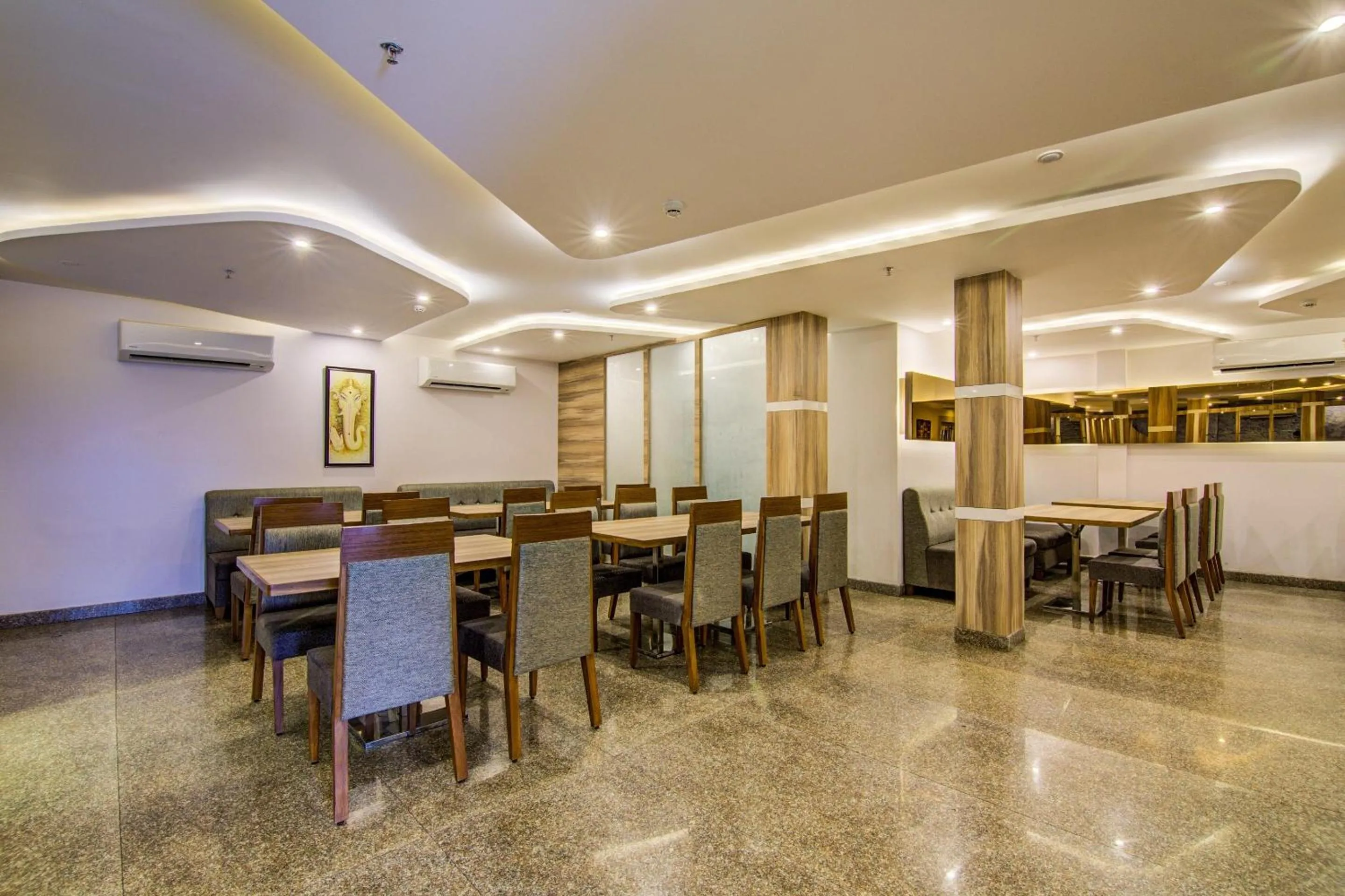Restaurant/places to eat in Super Capital O Pratibha Grand