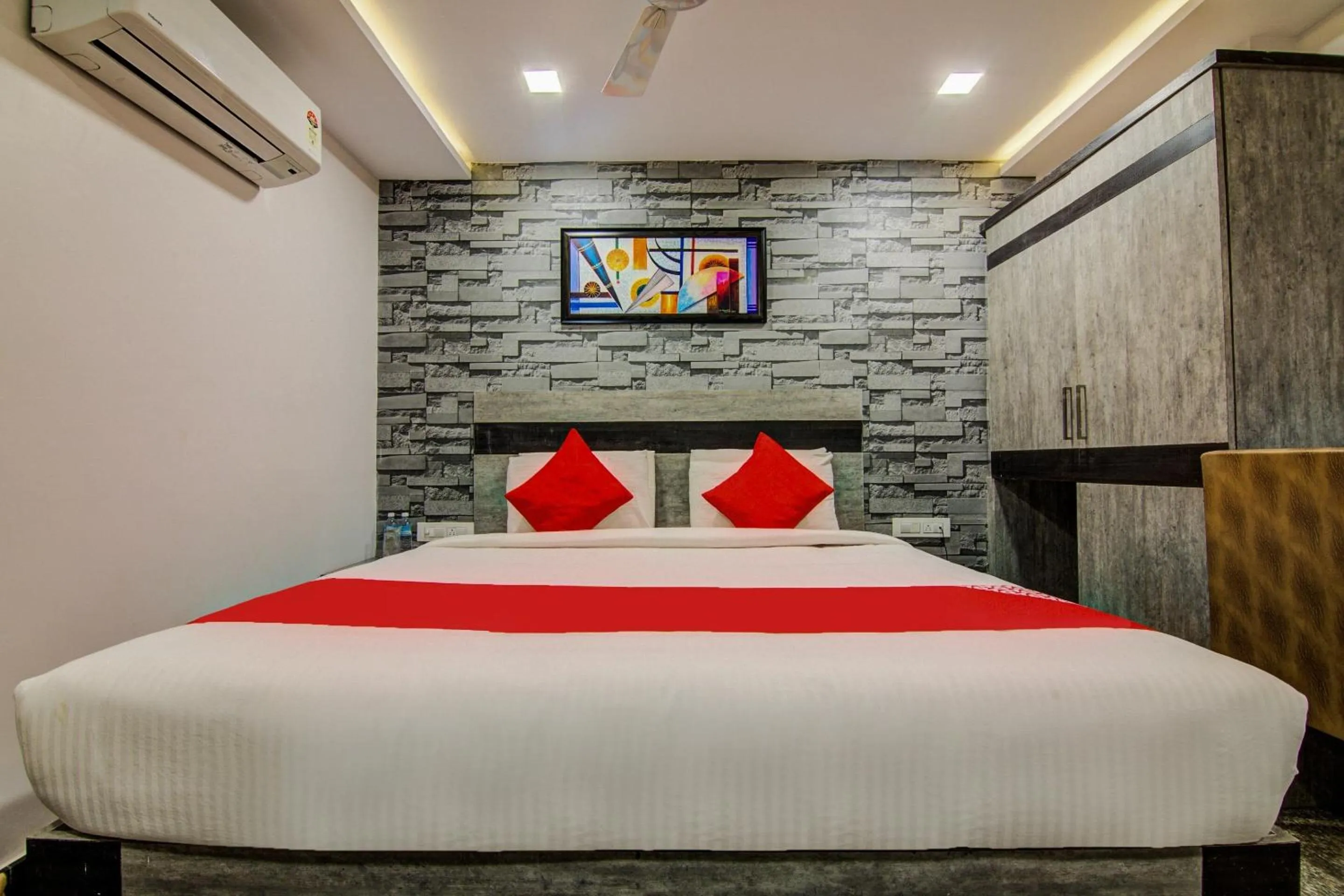 Bedroom, Bed in Super Capital O Pratibha Grand
