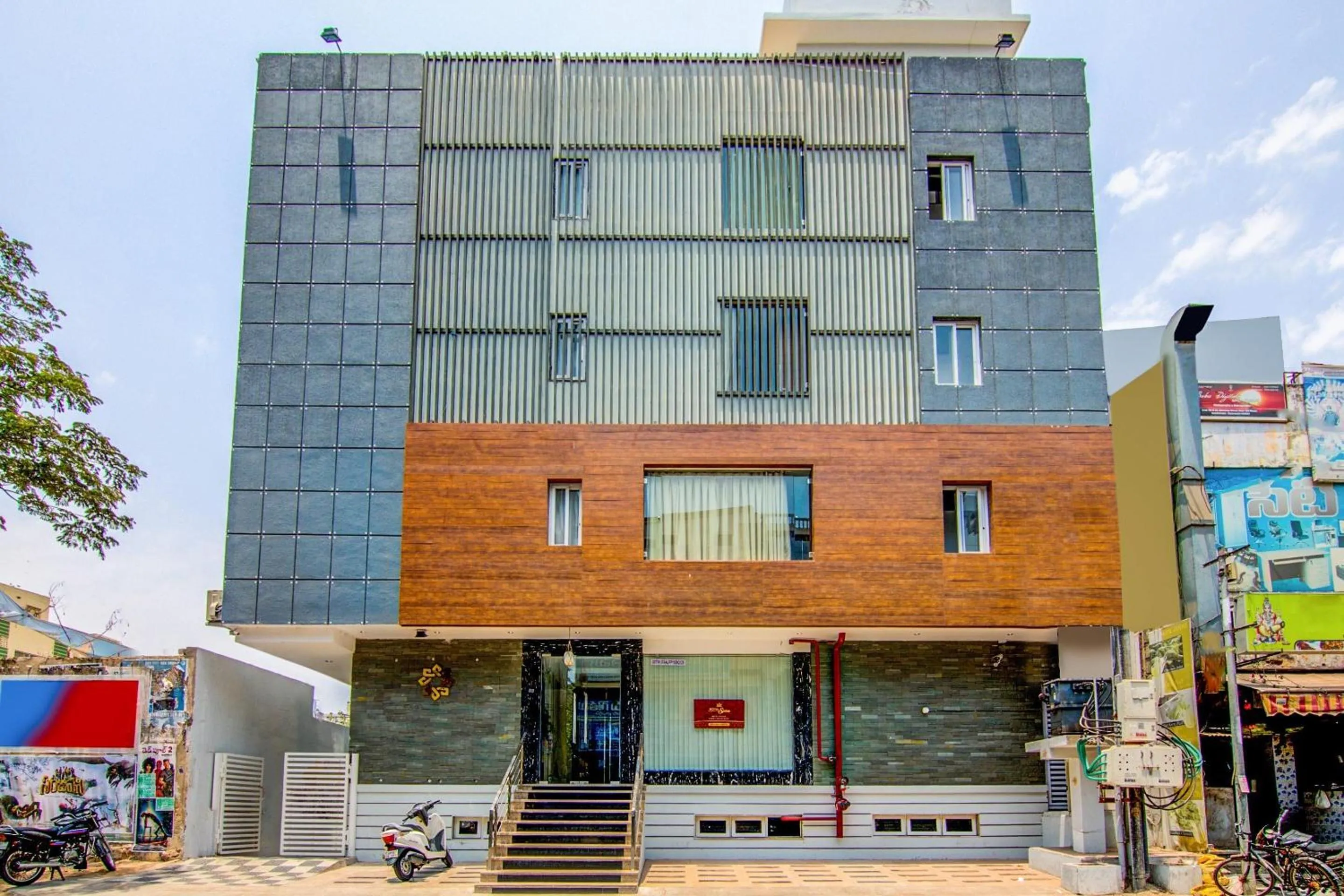 Facade/entrance in Super Capital O Pratibha Grand