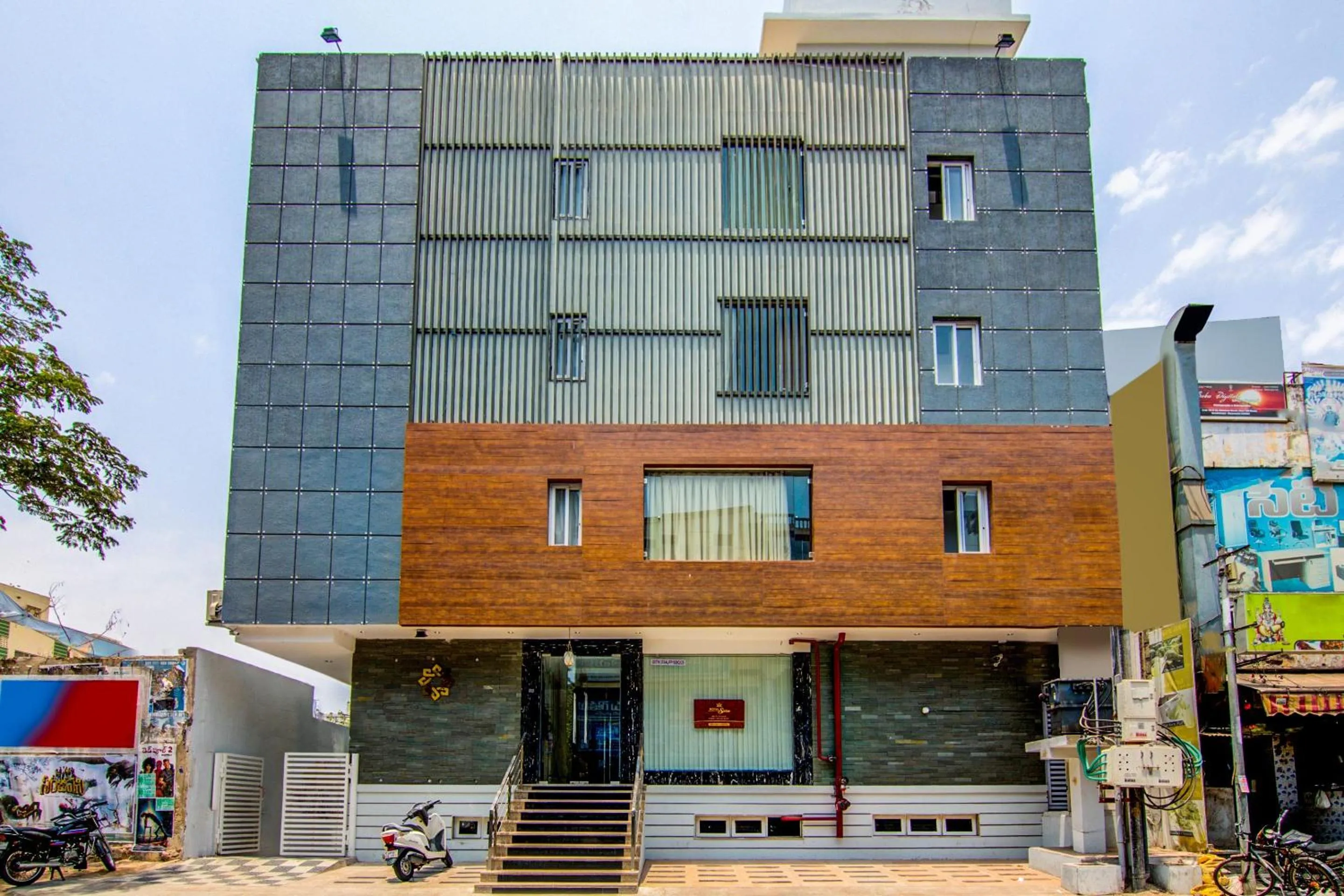 Facade/entrance in Super Capital O Pratibha Grand