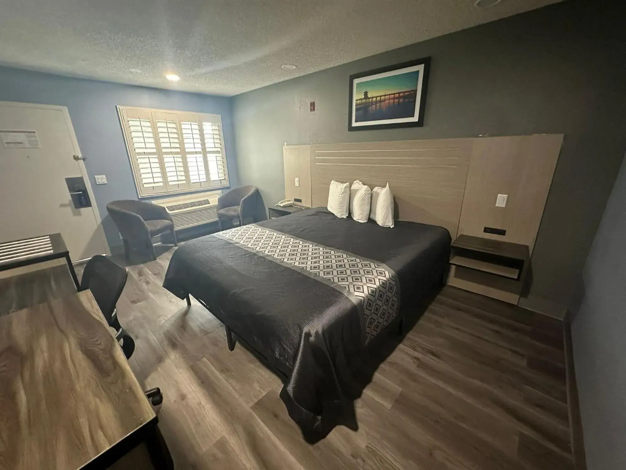 King Room in Orange Tustin Inn in Orange King Room in Orange Tustin Inn in Orange