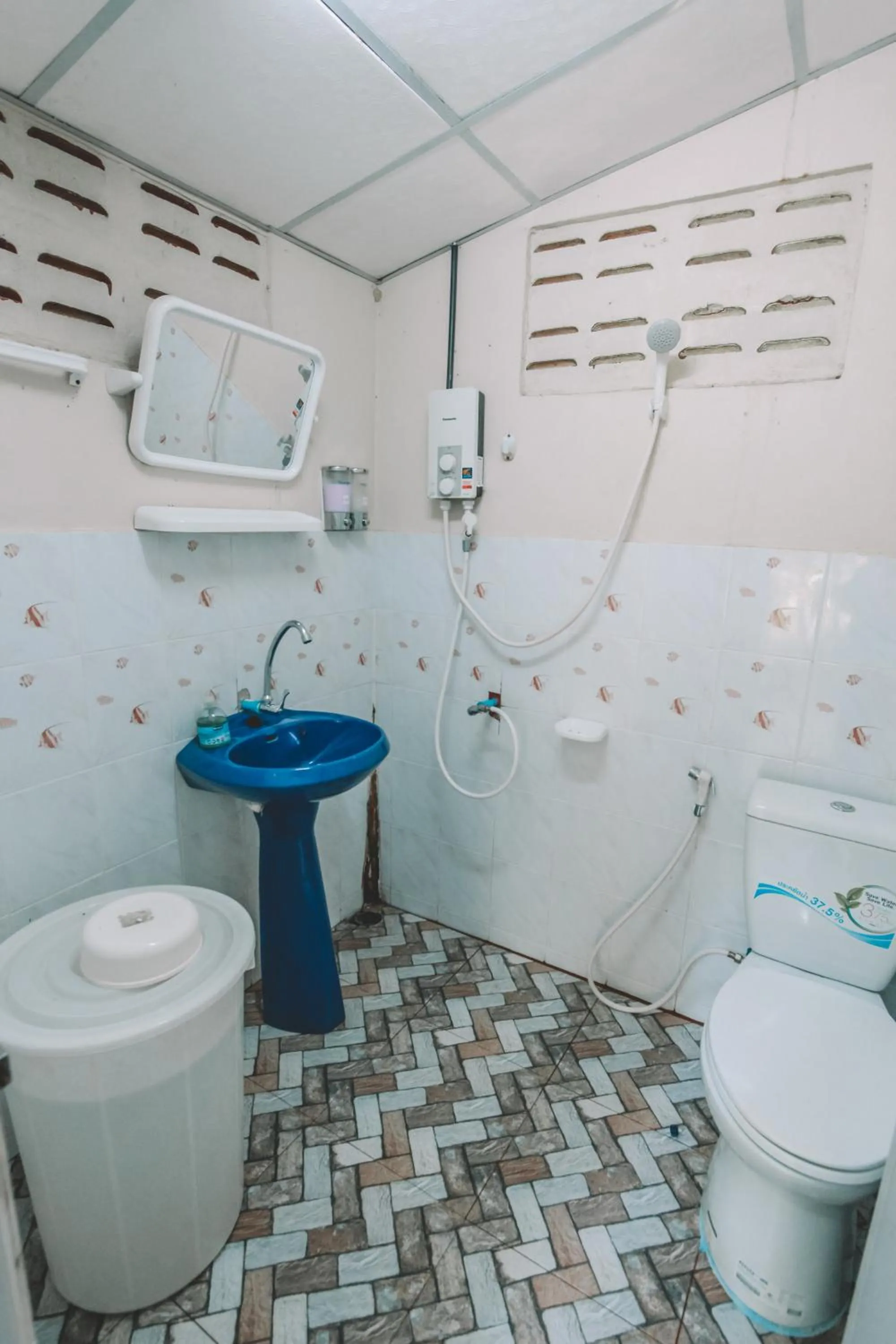 Bathroom in Akchanok Homestay