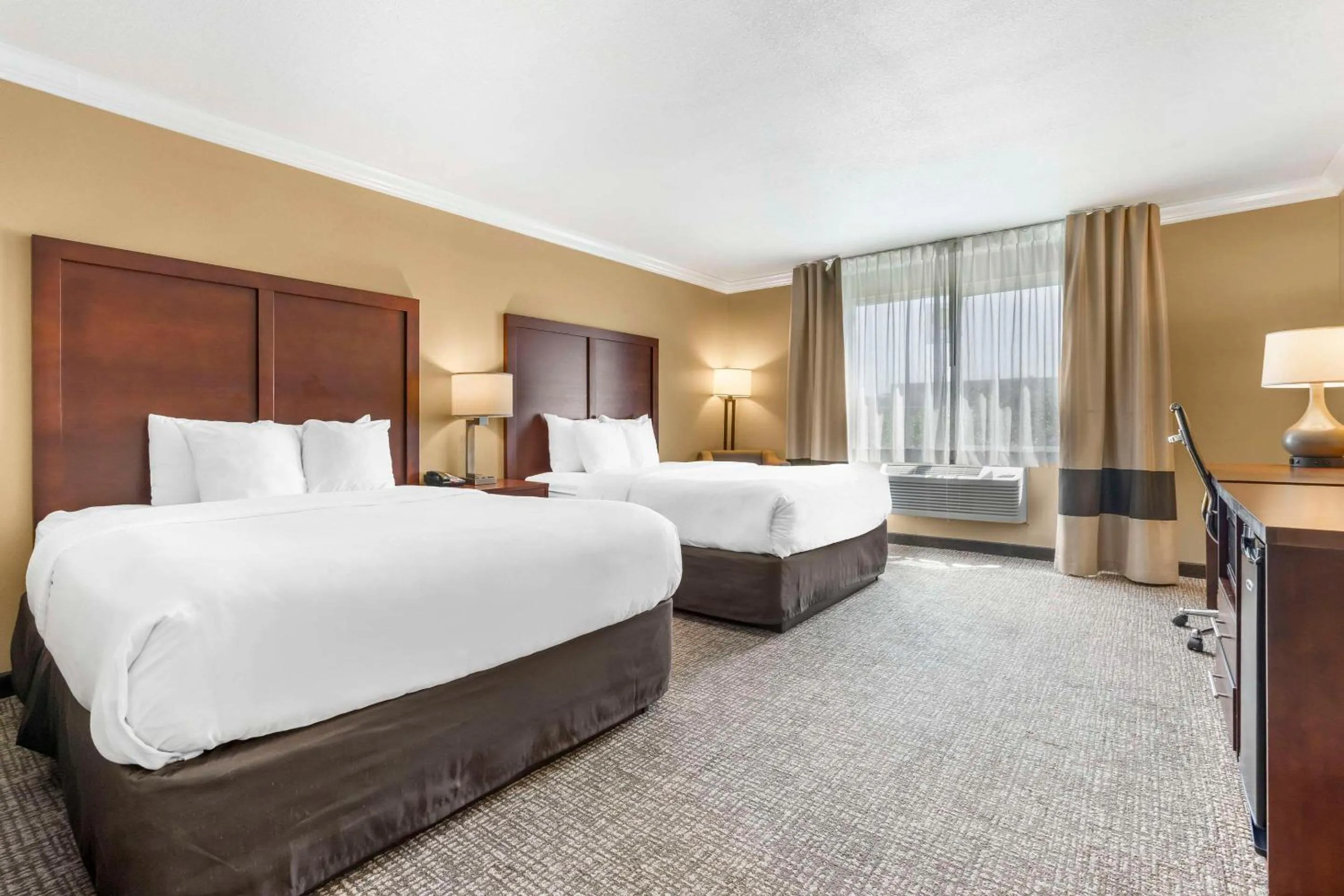 Bedroom, Bed in Comfort Inn & Suites Redwood Country