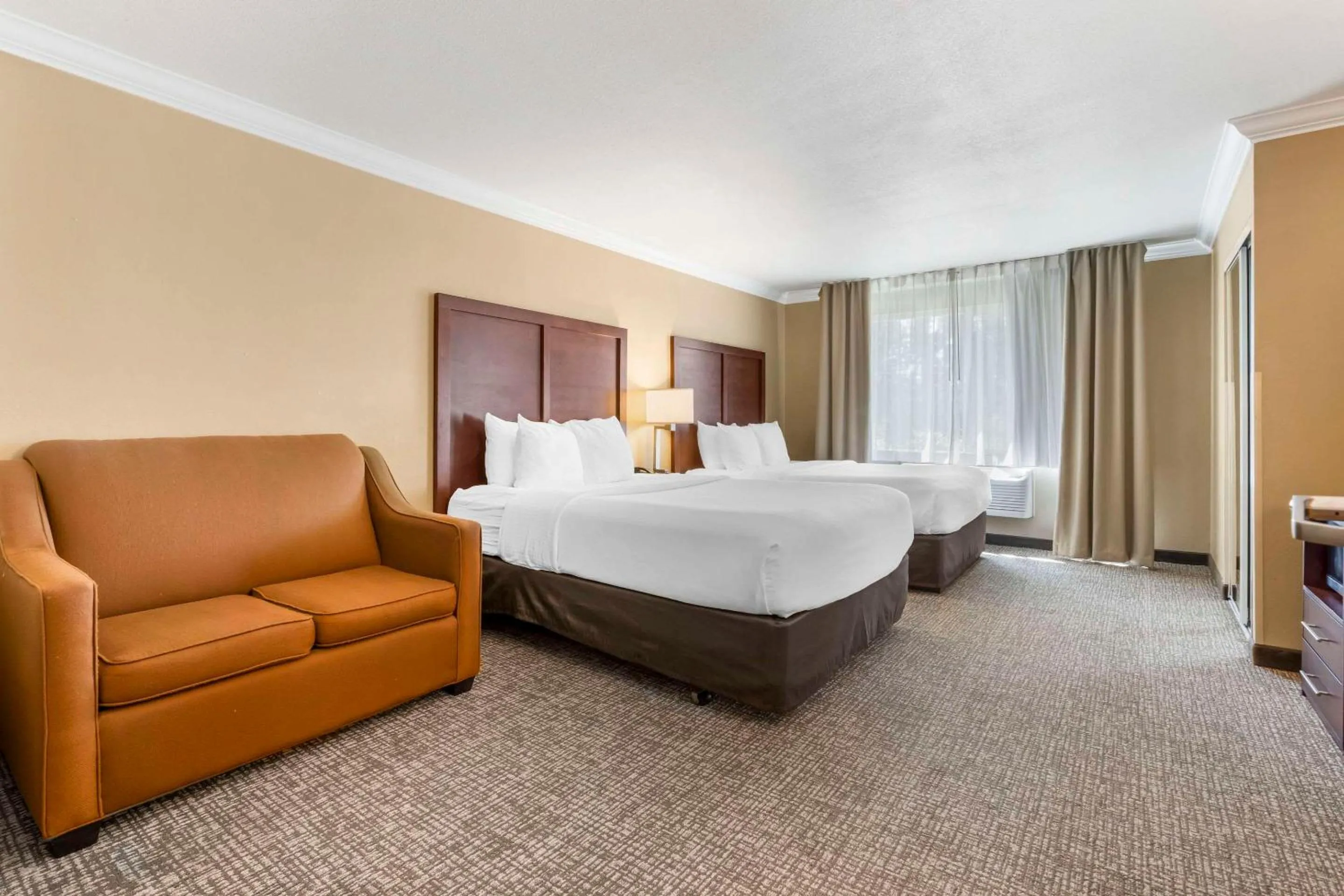 Bedroom, Bed in Comfort Inn & Suites Redwood Country