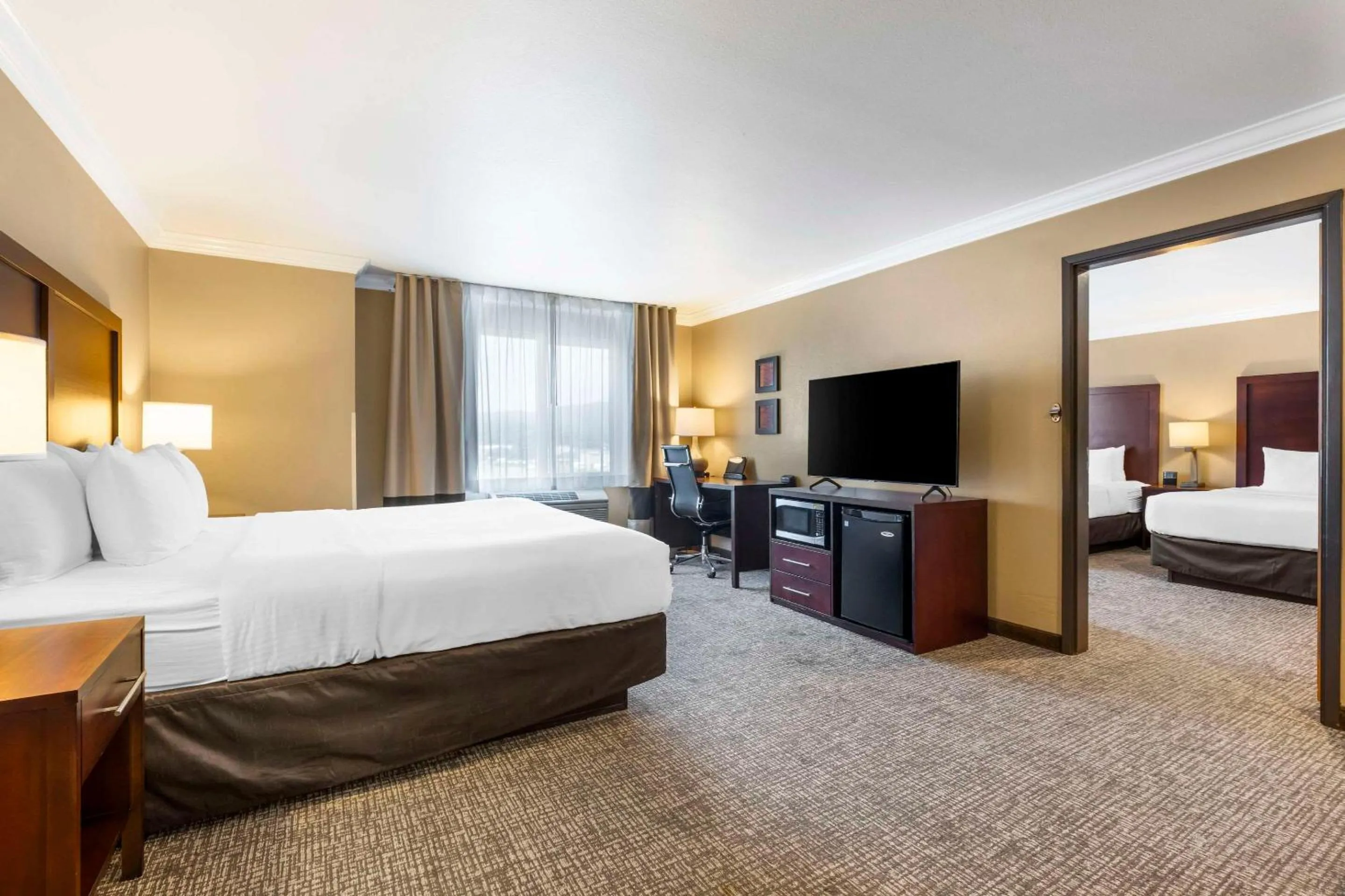 Bedroom, Bed in Comfort Inn & Suites Redwood Country