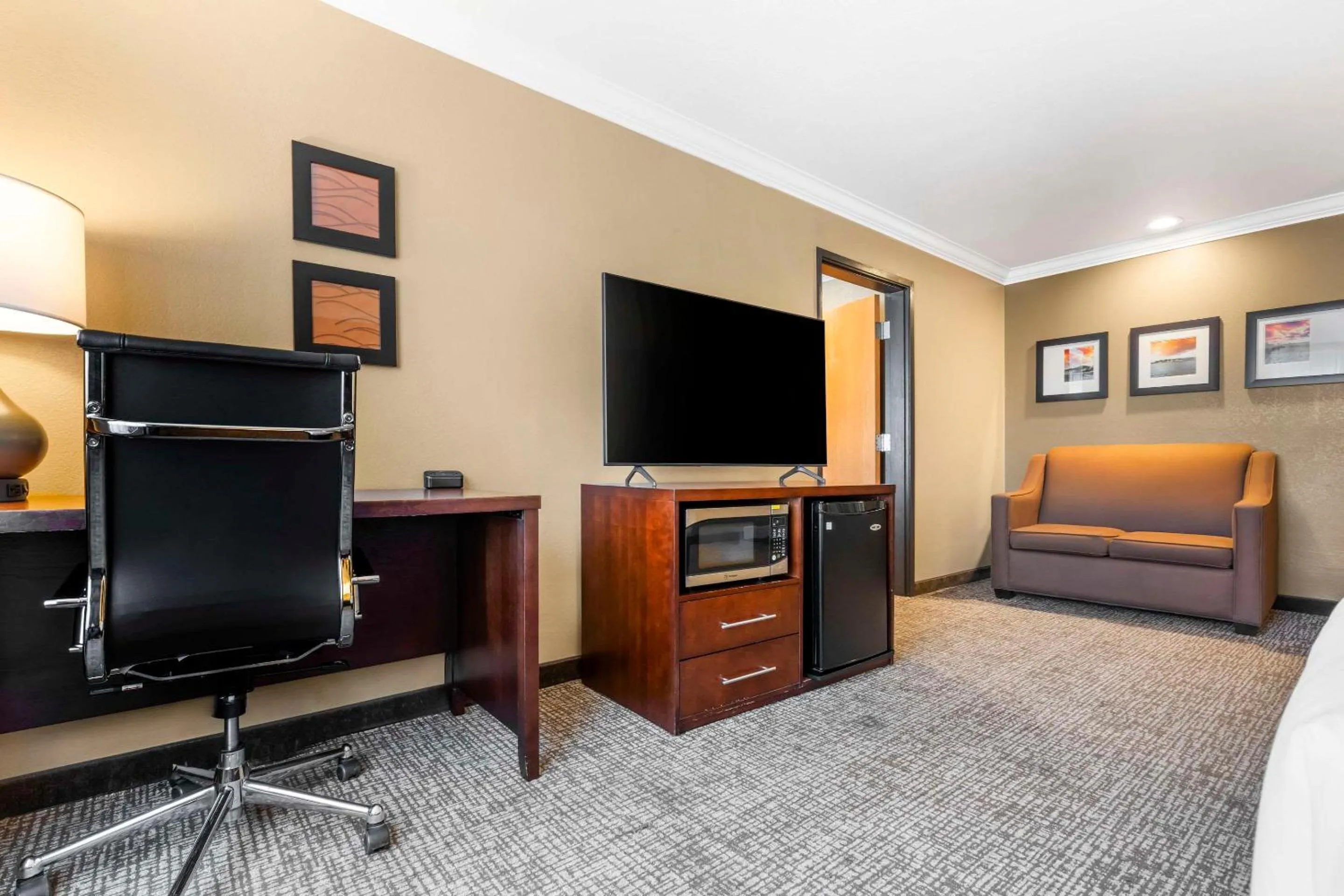 Bedroom in Comfort Inn & Suites Redwood Country